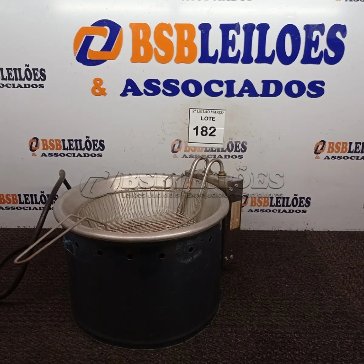 LOTE 182 - 01 FRITADEIRA ELÉTRICA EM INOX MARCA VENÂNCIO. (NO ESTADO) ATENÇÃO! FAZER A VISITAÇÃO ANTES DE ARREMATAR, NÃO SABEMOS SE FUNCIONA. LEILÃO NÃO TEM GARANTIA E NEM DEVOLUÇÃO, SUJEITO A POSSÍVEIS AVARIAS VISÍVEIS/OCULTAS E/OU AUSÊNCIA DE COMPONENTES.
