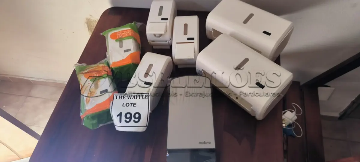 LOTE 199 - 01 LOTE COM DISPENSES PARA SABÃO. (NO ESTADO) ATENÇÃO! FAZER A VISITAÇÃO ANTES DE ARREMATAR, NÃO SABEMOS SE FUNCIONA. LEILÃO NÃO TEM GARANTIA E NEM DEVOLUÇÃO, SUJEITO A POSSÍVEIS AVARIAS VISÍVEIS/OCULTAS E/OU AUSÊNCIA DE COMPONENTES.