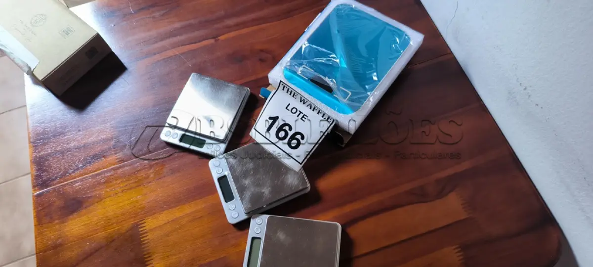 LOTE 166 - 04 BALANÇAS DE PRECISÃO. (NO ESTADO) ATENÇÃO! FAZER A VISITAÇÃO ANTES DE ARREMATAR, NÃO SABEMOS SE FUNCIONA. LEILÃO NÃO TEM GARANTIA E NEM DEVOLUÇÃO, SUJEITO A POSSÍVEIS AVARIAS VISÍVEIS/OCULTAS E/OU AUSÊNCIA DE COMPONENTES.