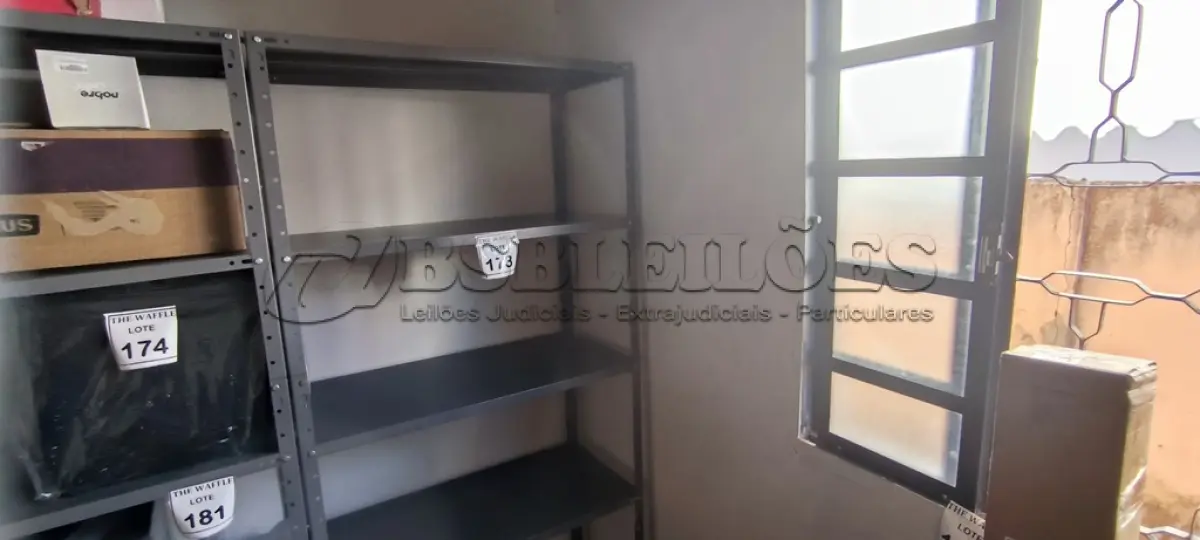 LOTE 173 - 01 ESTANTE DE AÇO 05 PRATELEIRAS. (NO ESTADO) ATENÇÃO! FAZER A VISITAÇÃO ANTES DE ARREMATAR, NÃO SABEMOS SE FUNCIONA. LEILÃO NÃO TEM GARANTIA E NEM DEVOLUÇÃO, SUJEITO A POSSÍVEIS AVARIAS VISÍVEIS/OCULTAS E/OU AUSÊNCIA DE COMPONENTES.