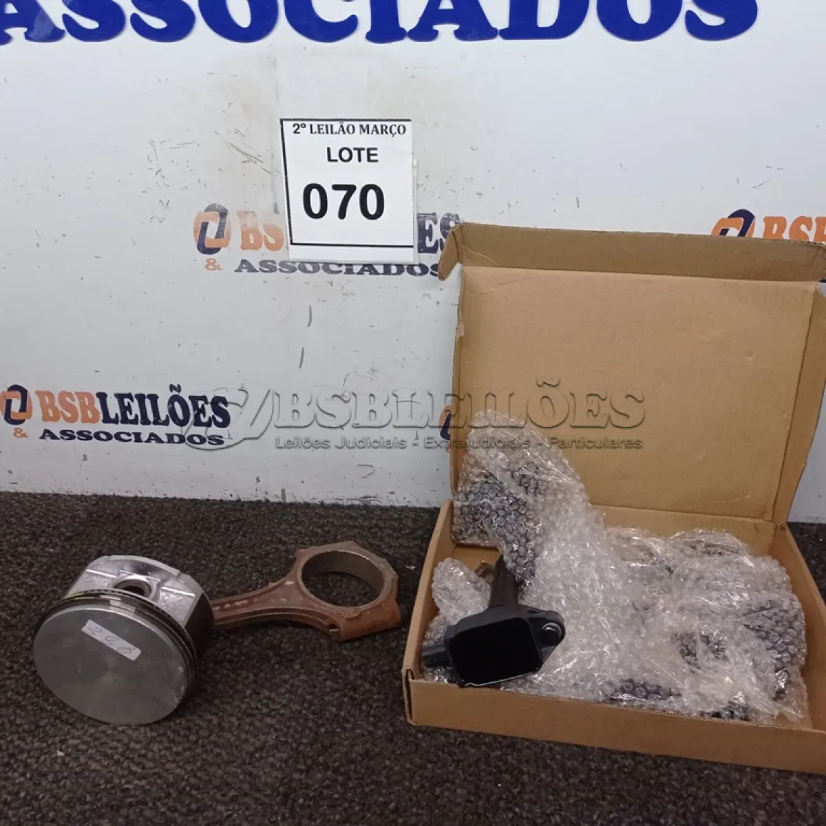 LOTE 070 - 01 JOGO DE BOBINA DE IGNIÇÃO JOURNEY GRAND CARAVAN 3,6 V6 2011 A A2016 E KIT DE PISTÃO E ANÉIS CHRYSLER 300C PESNTASTAR MOPAR. (NO ESTADO) ATENÇÃO! FAZER A VISITAÇÃO ANTES DE ARREMATAR, NÃO SABEMOS SE FUNCIONA. LEILÃO NÃO TEM GARANTIA E NEM DEVOLUÇÃO, SUJEITO A POSSÍVEIS AVARIAS VISÍVEIS/OCULTAS E/OU AUSÊNCIA DE COMPONENTES.
