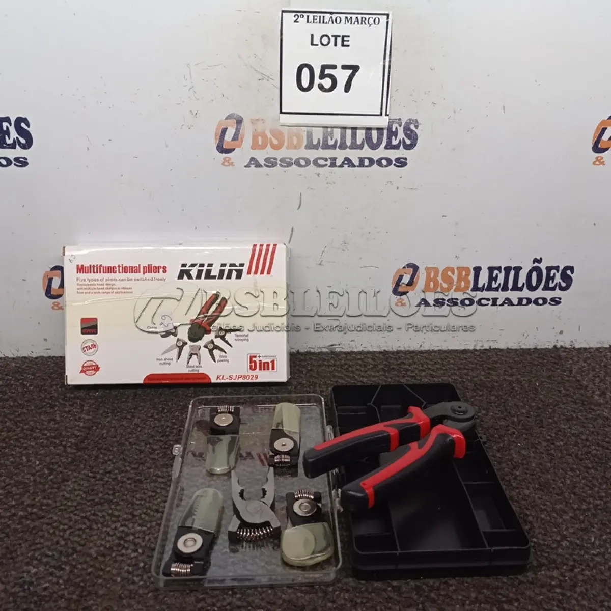 LOTE 057 - 01 ALICATE MULTIFUNCIONAL 5 EM 1. (NO ESTADO) ATENÇÃO! FAZER A VISITAÇÃO ANTES DE ARREMATAR, NÃO SABEMOS SE FUNCIONA. LEILÃO NÃO TEM GARANTIA E NEM DEVOLUÇÃO, SUJEITO A POSSÍVEIS AVARIAS VISÍVEIS/OCULTAS E/OU AUSÊNCIA DE COMPONENTES.