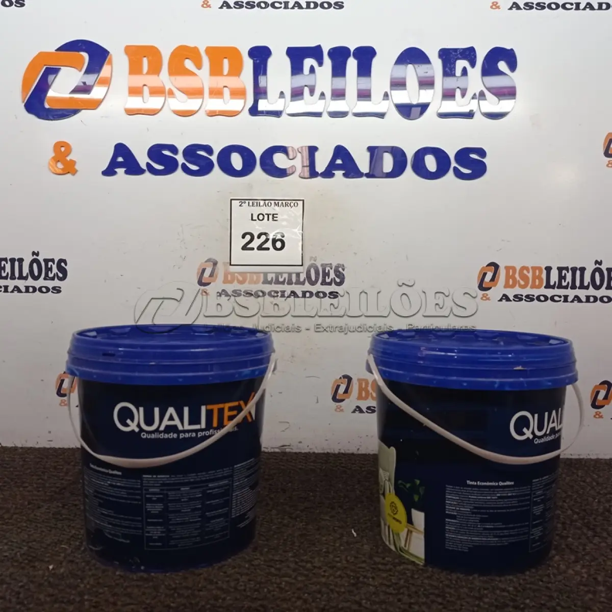 LOTE 226 - 02 BALDES TINTA QUALITEX 3,6L NA COR AREIA. (NO ESTADO) ATENÇÃO! FAZER A VISITAÇÃO ANTES DE ARREMATAR, NÃO SABEMOS SE FUNCIONA. LEILÃO NÃO TEM GARANTIA E NEM DEVOLUÇÃO, SUJEITO A POSSÍVEIS AVARIAS VISÍVEIS/OCULTAS E/OU AUSÊNCIA DE COMPONENTES.