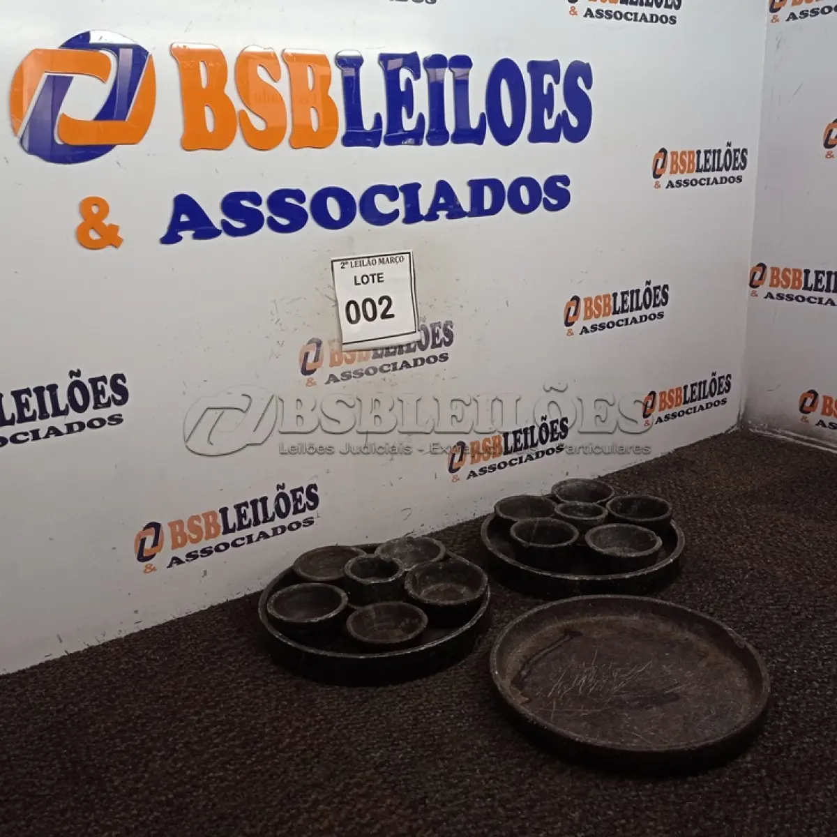 LOTE 002 - 01 CONJUNTO DE CAÇAROLAS DE DIVERSOS TAMANHOS. (NO ESTADO) ATENÇÃO! FAZER A VISITAÇÃO ANTES DE ARREMATAR, NÃO SABEMOS SE FUNCIONA. LEILÃO NÃO TEM GARANTIA E NEM DEVOLUÇÃO, SUJEITO A POSSÍVEIS AVARIAS VISÍVEIS/OCULTAS E/OU AUSÊNCIA DE COMPONENTES.