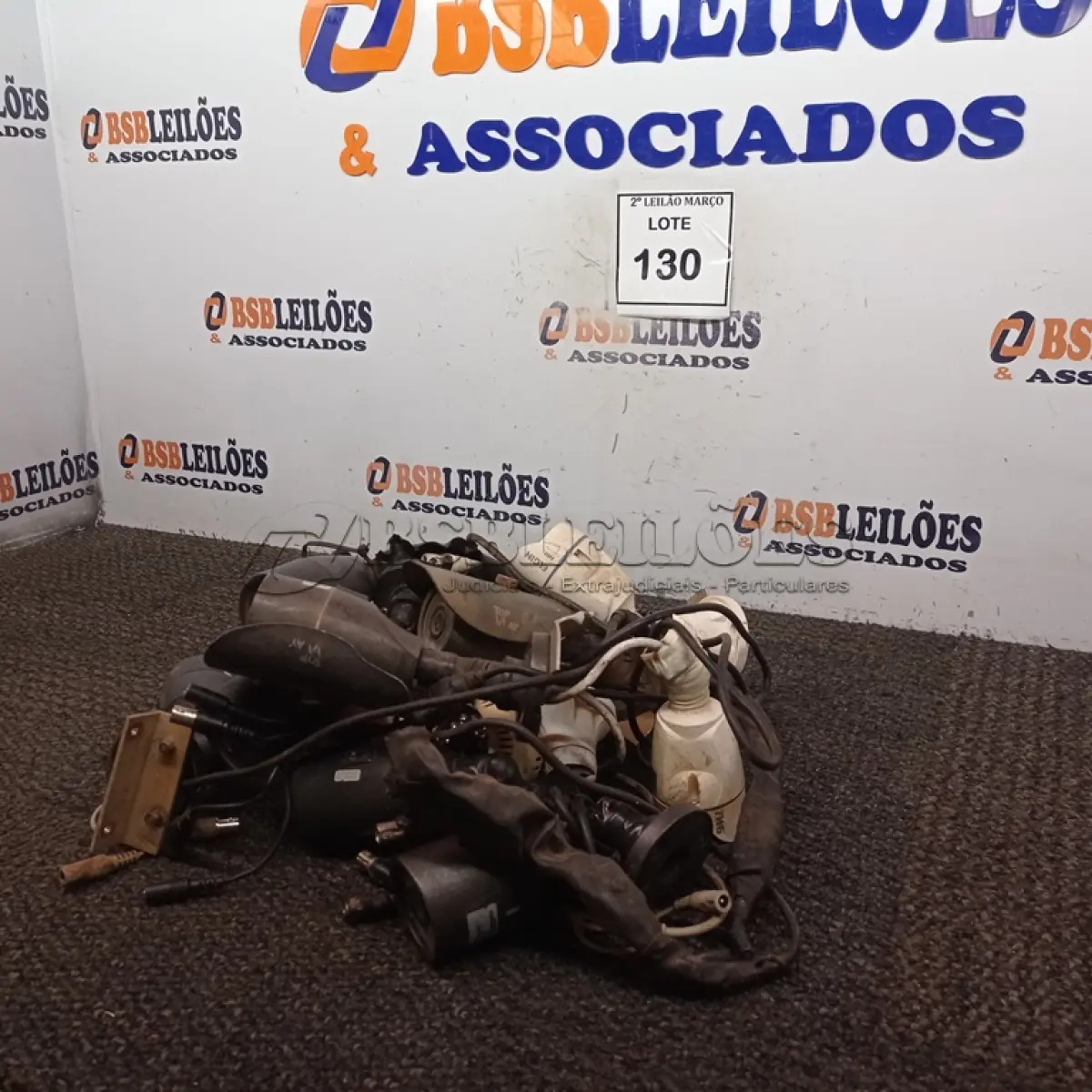 LOTE 130 - 01 LOTE COM CÂMERAS DE SEGURANÇA MARCAS E MODELOS DIVERSOS. (NO ESTADO) ATENÇÃO! FAZER A VISITAÇÃO ANTES DE ARREMATAR, NÃO SABEMOS SE FUNCIONA. LEILÃO NÃO TEM GARANTIA E NEM DEVOLUÇÃO, SUJEITO A POSSÍVEIS AVARIAS VISÍVEIS/OCULTAS E/OU AUSÊNCIA DE COMPONENTES.