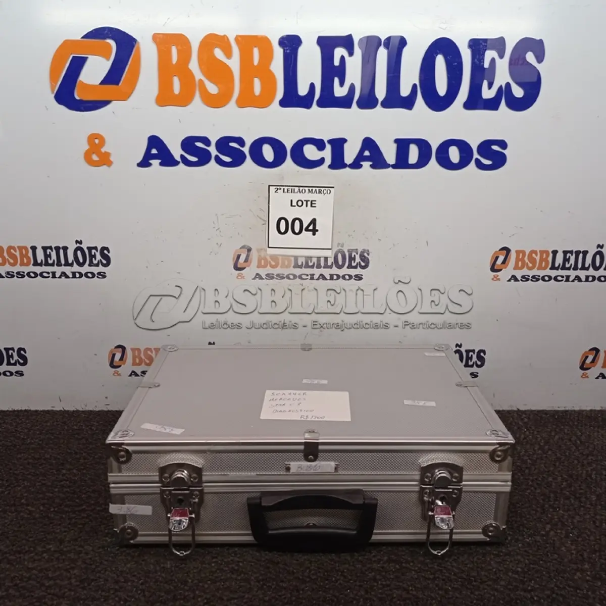 LOTE 004 - 01 SCANNER MERCEDES STAR C3 DIAGNÓSTICO. (NO ESTADO) ATENÇÃO! FAZER A VISITAÇÃO ANTES DE ARREMATAR, NÃO SABEMOS SE FUNCIONA. LEILÃO NÃO TEM GARANTIA E NEM DEVOLUÇÃO, SUJEITO A POSSÍVEIS AVARIAS VISÍVEIS/OCULTAS E/OU AUSÊNCIA DE COMPONENTES.