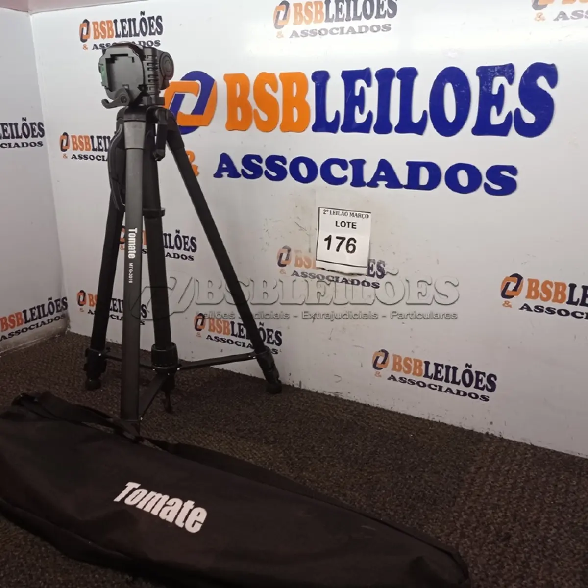 LOTE 176 - 01 TRIPÉ PARA CÂMERA TOMATE MTG-3016. (NO ESTADO) ATENÇÃO! FAZER A VISITAÇÃO ANTES DE ARREMATAR, NÃO SABEMOS SE FUNCIONA. LEILÃO NÃO TEM GARANTIA E NEM DEVOLUÇÃO, SUJEITO A POSSÍVEIS AVARIAS VISÍVEIS/OCULTAS E/OU AUSÊNCIA DE COMPONENTES.
