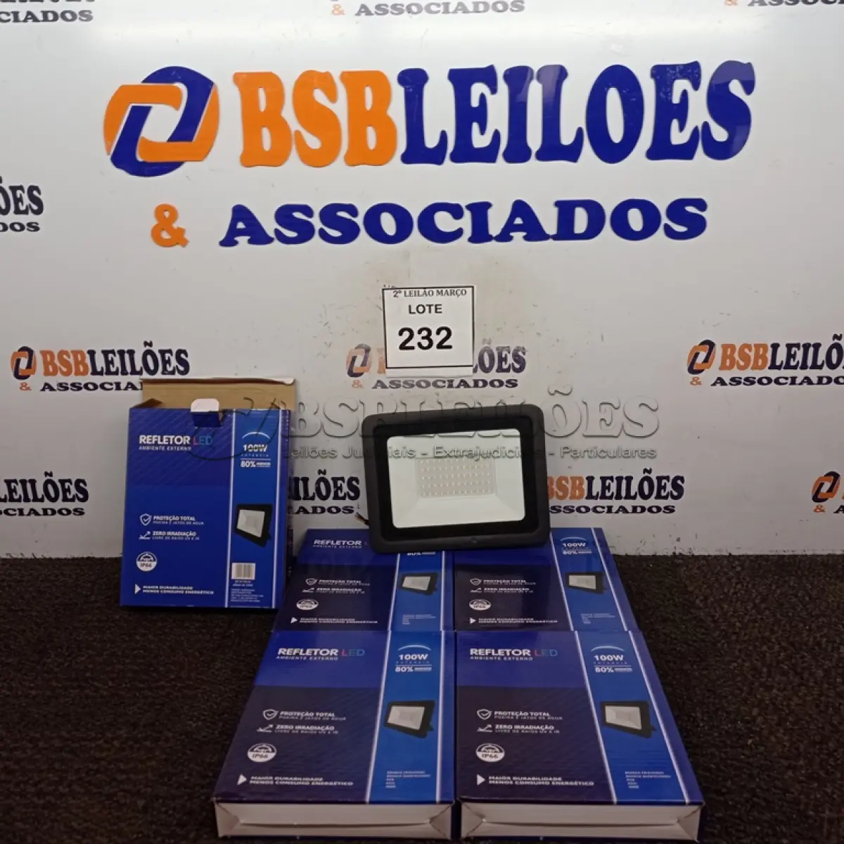 LOTE 232 - 05 REFLETORES DE LED AMBIENTE EXTERNO 100W CADA(NOVO). (NO ESTADO) ATENÇÃO! FAZER A VISITAÇÃO ANTES DE ARREMATAR, NÃO SABEMOS SE FUNCIONA. LEILÃO NÃO TEM GARANTIA E NEM DEVOLUÇÃO, SUJEITO A POSSÍVEIS AVARIAS VISÍVEIS/OCULTAS E/OU AUSÊNCIA DE COMPONENTES.