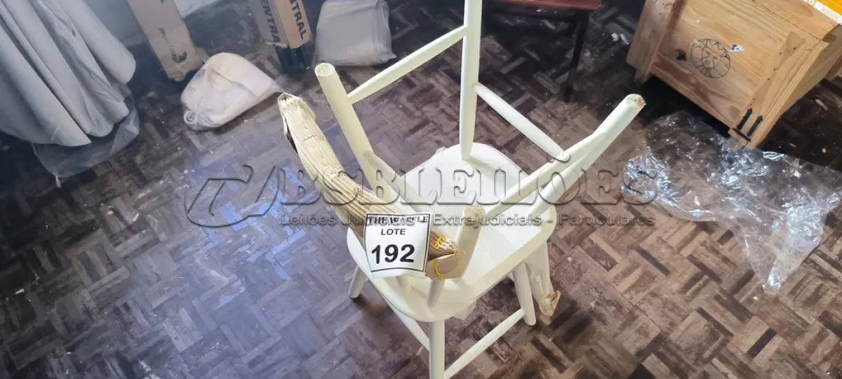 LOTE 192 - 02 CADEIRAS EM MADEIRA BRANCA (NOVO). (NO ESTADO) ATENÇÃO! FAZER A VISITAÇÃO ANTES DE ARREMATAR, NÃO SABEMOS SE FUNCIONA. LEILÃO NÃO TEM GARANTIA E NEM DEVOLUÇÃO, SUJEITO A POSSÍVEIS AVARIAS VISÍVEIS/OCULTAS E/OU AUSÊNCIA DE COMPONENTES.