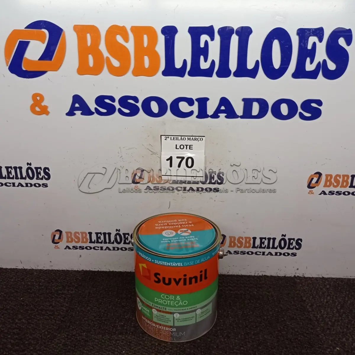 LOTE 170 - 01 LATA DE TINTA SUVINIL ESMALTE PREMIUM INTERIOR/EXTERIOR 3,6L NA COR VERMELHO BRILHANTE. (NO ESTADO) ATENÇÃO! FAZER A VISITAÇÃO ANTES DE ARREMATAR, NÃO SABEMOS SE FUNCIONA. LEILÃO NÃO TEM GARANTIA E NEM DEVOLUÇÃO, SUJEITO A POSSÍVEIS AVARIAS VISÍVEIS/OCULTAS E/OU AUSÊNCIA DE COMPONENTES.