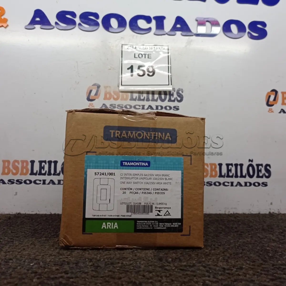 LOTE 159 - 01 CAIXA COM 20 INTERRUPTORES SIMPLES 6ª/250V. (NOVO) (NO ESTADO) ATENÇÃO! FAZER A VISITAÇÃO ANTES DE ARREMATAR, NÃO SABEMOS SE FUNCIONA. LEILÃO NÃO TEM GARANTIA E NEM DEVOLUÇÃO, SUJEITO A POSSÍVEIS AVARIAS VISÍVEIS/OCULTAS E/OU AUSÊNCIA DE COMPONENTES.