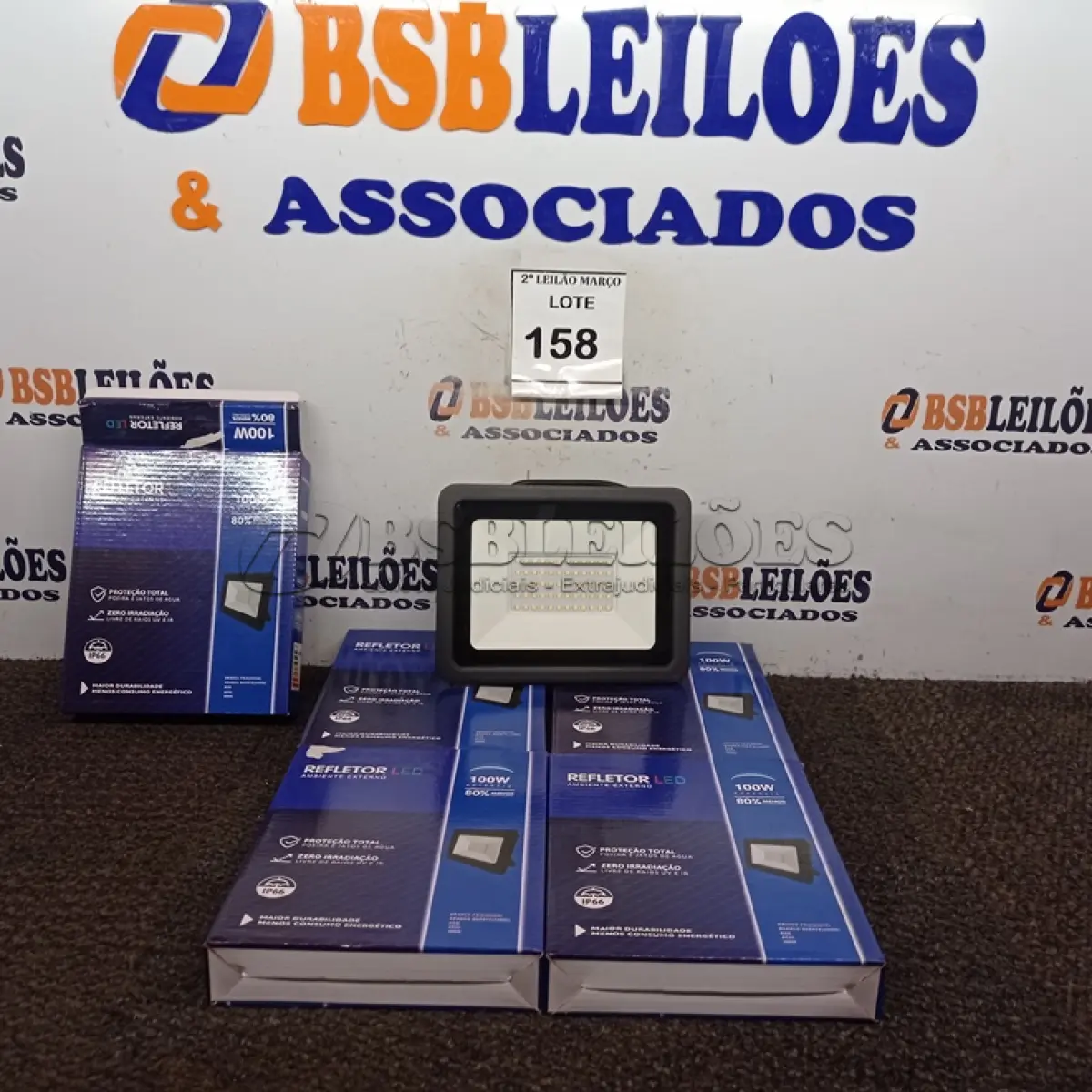LOTE 158 - 05 REFLETORES DE LED AMBIENTE EXTERNO 100W CADA. (NOVO). (NO ESTADO) ATENÇÃO! FAZER A VISITAÇÃO ANTES DE ARREMATAR, NÃO SABEMOS SE FUNCIONA. LEILÃO NÃO TEM GARANTIA E NEM DEVOLUÇÃO, SUJEITO A POSSÍVEIS AVARIAS VISÍVEIS/OCULTAS E/OU AUSÊNCIA DE COMPONENTES.