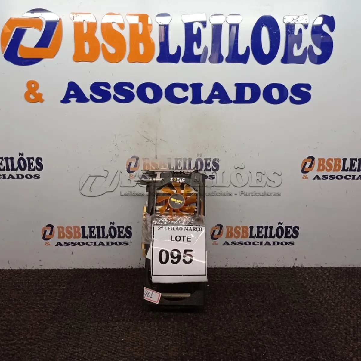 LOTE 095 - 03 PLACAS DE VÍDEO. (NO ESTADO) ATENÇÃO! FAZER A VISITAÇÃO ANTES DE ARREMATAR, NÃO SABEMOS SE FUNCIONA. LEILÃO NÃO TEM GARANTIA E NEM DEVOLUÇÃO, SUJEITO A POSSÍVEIS AVARIAS VISÍVEIS/OCULTAS E/OU AUSÊNCIA DE COMPONENTES.