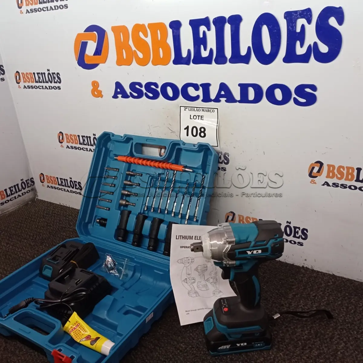 LOTE 108 - 01 CHAVE DE IMPACTO MARCA YQ COM MALETA E ACESSÓRIOS. (NO ESTADO) ATENÇÃO! FAZER A VISITAÇÃO ANTES DE ARREMATAR, NÃO SABEMOS SE FUNCIONA. LEILÃO NÃO TEM GARANTIA E NEM DEVOLUÇÃO, SUJEITO A POSSÍVEIS AVARIAS VISÍVEIS/OCULTAS E/OU AUSÊNCIA DE COMPONENTES.