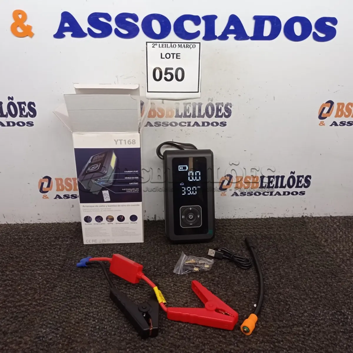 LOTE 050 - 01 CALIBRADOR DE AR PORTÁTIL E AUXILIAR DE PARTIDA. (NO ESTADO) ATENÇÃO! FAZER A VISITAÇÃO ANTES DE ARREMATAR, NÃO SABEMOS SE FUNCIONA. LEILÃO NÃO TEM GARANTIA E NEM DEVOLUÇÃO, SUJEITO A POSSÍVEIS AVARIAS VISÍVEIS/OCULTAS E/OU AUSÊNCIA DE COMPONENTES.