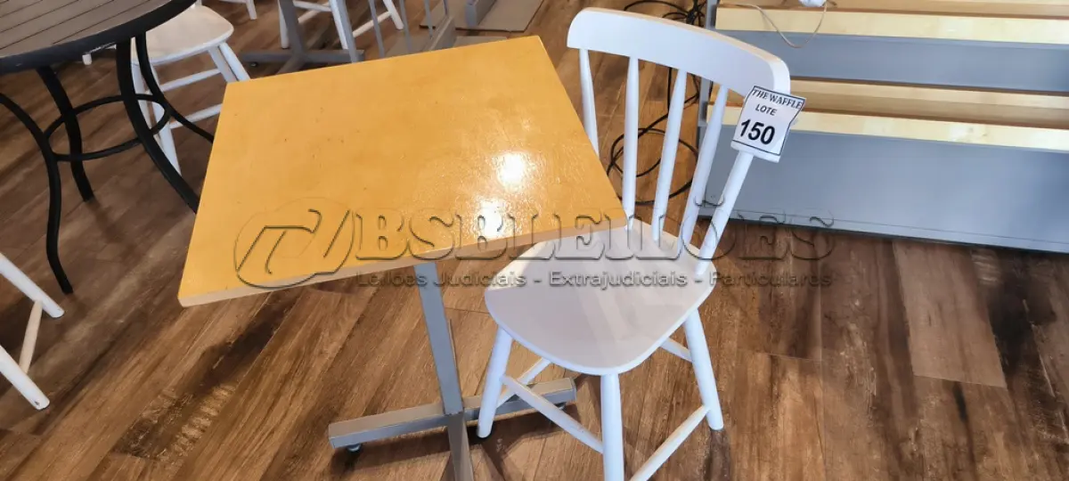 LOTE 150 - 01 MESA QUADRADA EM MADEIRA COM PÉS EM FERRO E 01 CADEIRA EM MADEIRA.  (NO ESTADO) ATENÇÃO! FAZER A VISITAÇÃO ANTES DE ARREMATAR, NÃO SABEMOS SE FUNCIONA. LEILÃO NÃO TEM GARANTIA E NEM DEVOLUÇÃO, SUJEITO A POSSÍVEIS AVARIAS VISÍVEIS/OCULTAS E/OU AUSÊNCIA DE COMPONENTES.