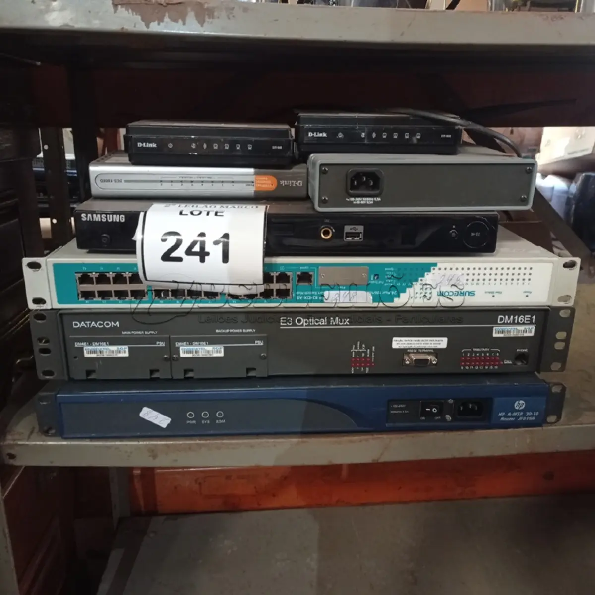 LOTE 241 - 01 LOTE COM ROTEADORES WIRELESS, SUÍTES.  (NO ESTADO) ATENÇÃO! FAZER A VISITAÇÃO ANTES DE ARREMATAR, NÃO SABEMOS SE FUNCIONA. LEILÃO NÃO TEM GARANTIA E NEM DEVOLUÇÃO, SUJEITO A POSSÍVEIS AVARIAS VISÍVEIS/OCULTAS E/OU AUSÊNCIA DE COMPONENTES.