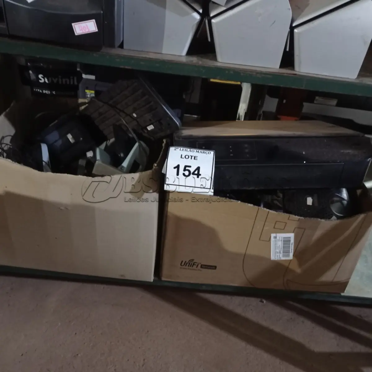 LOTE 154 - 01 LOTE COM IMPRESSORA, ESTABILIZADORES, TECLADOS, FURADORES DE PAPEL E CAIXAS DE SOM PARA COMPUTADORES. (NO ESTADO) ATENÇÃO! FAZER A VISITAÇÃO ANTES DE ARREMATAR, NÃO SABEMOS SE FUNCIONA. LEILÃO NÃO TEM GARANTIA E NEM DEVOLUÇÃO, SUJEITO A POSSÍVEIS AVARIAS VISÍVEIS/OCULTAS E/OU AUSÊNCIA DE COMPONENTES.