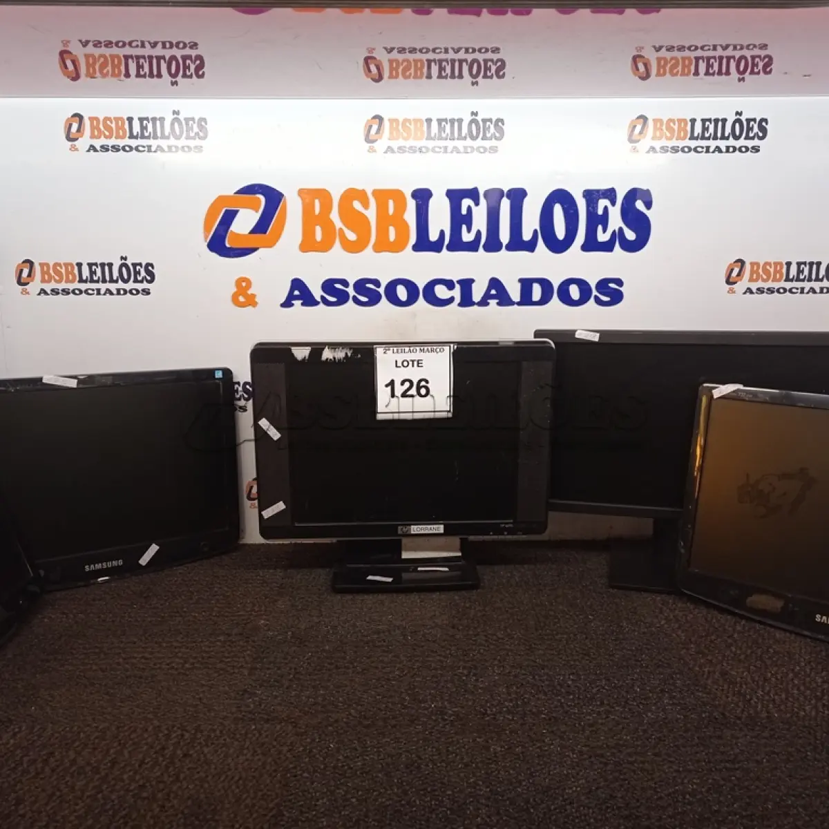 LOTE 126 - 05 MONITORES DIVERSOS PARA RETIRADAS DE PEÇAS.  (NO ESTADO) ATENÇÃO! FAZER A VISITAÇÃO ANTES DE ARREMATAR, NÃO SABEMOS SE FUNCIONA. LEILÃO NÃO TEM GARANTIA E NEM DEVOLUÇÃO, SUJEITO A POSSÍVEIS AVARIAS VISÍVEIS/OCULTAS E/OU AUSÊNCIA DE COMPONENTES.