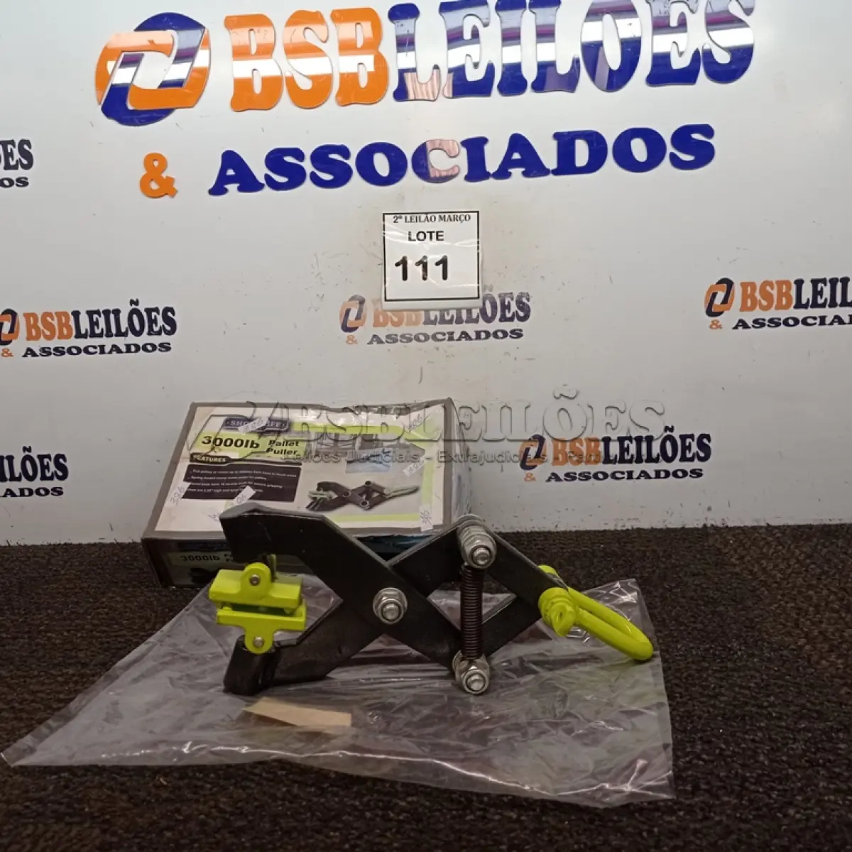 LOTE 111 - 01 PUXADOR DE PALETES. (NO ESTADO) ATENÇÃO! FAZER A VISITAÇÃO ANTES DE ARREMATAR, NÃO SABEMOS SE FUNCIONA. LEILÃO NÃO TEM GARANTIA E NEM DEVOLUÇÃO, SUJEITO A POSSÍVEIS AVARIAS VISÍVEIS/OCULTAS E/OU AUSÊNCIA DE COMPONENTES.