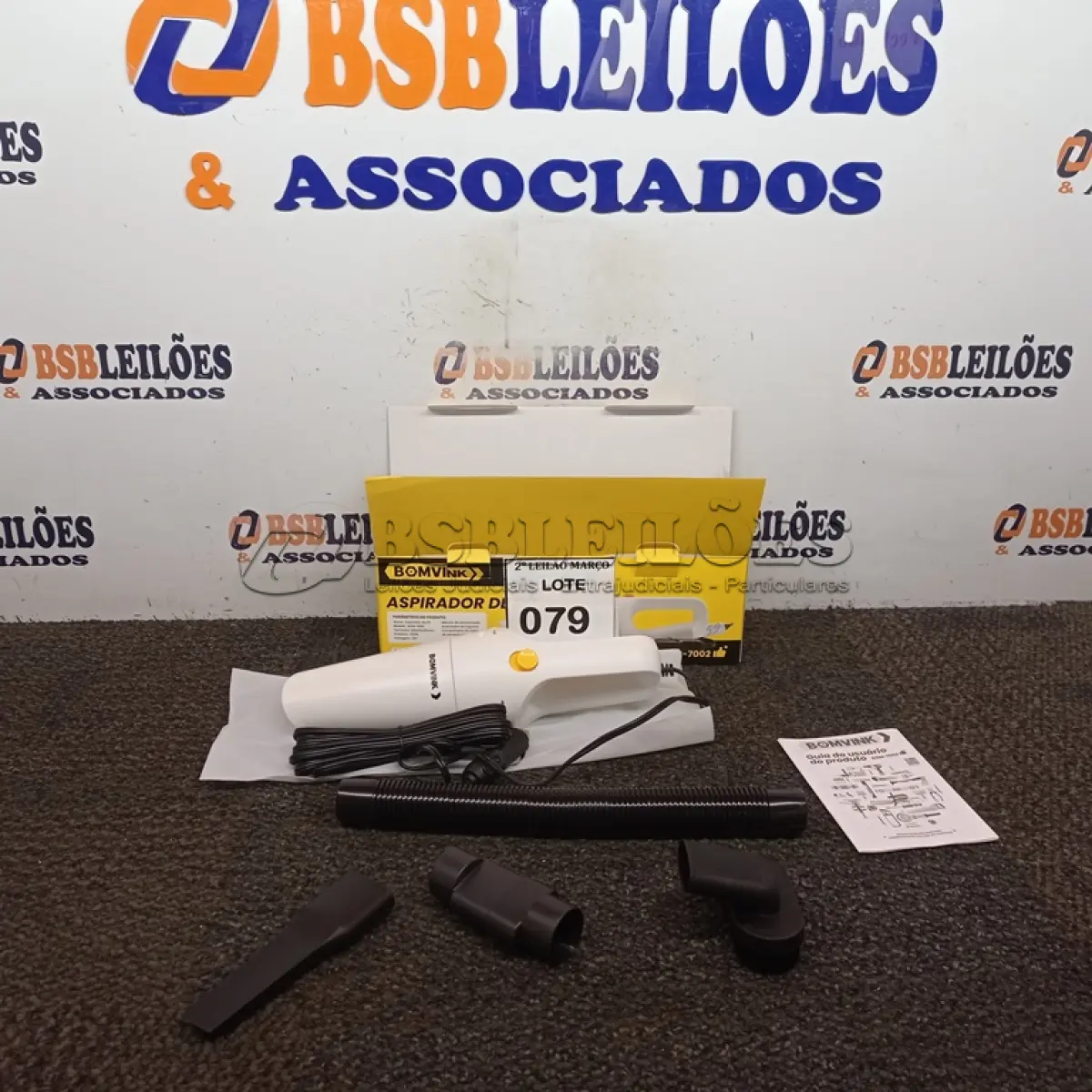 LOTE 079 - 01 ASPIRADOR DE PÓ PORTÁTIL BOMVINK. (NO ESTADO) ATENÇÃO! FAZER A VISITAÇÃO ANTES DE ARREMATAR, NÃO SABEMOS SE FUNCIONA. LEILÃO NÃO TEM GARANTIA E NEM DEVOLUÇÃO, SUJEITO A POSSÍVEIS AVARIAS VISÍVEIS/OCULTAS E/OU AUSÊNCIA DE COMPONENTES.