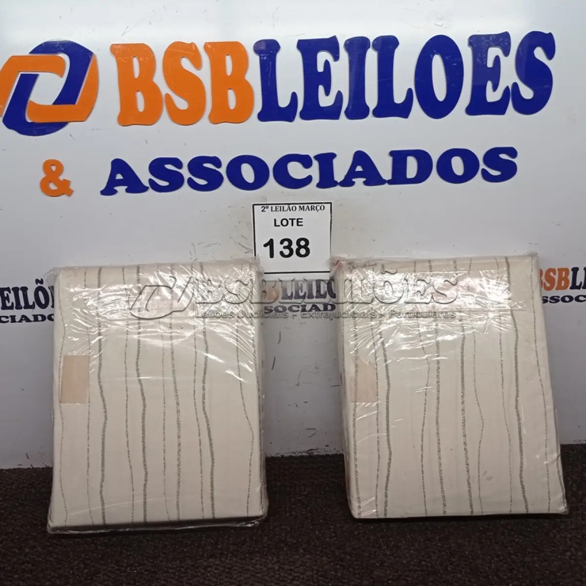 LOTE 138 - 02 JOGOS DE CAMA QUEEN MICRO PERCAL LENÇOL COM ELÁSTICO 1,58M X 1,98M X0,45M DE ALTURA E 02 FRONHAS 0,50M X 0,70M.  (NO ESTADO) ATENÇÃO! FAZER A VISITAÇÃO ANTES DE ARREMATAR, NÃO SABEMOS SE FUNCIONA. LEILÃO NÃO TEM GARANTIA E NEM DEVOLUÇÃO, SUJEITO A POSSÍVEIS AVARIAS VISÍVEIS/OCULTAS E/OU AUSÊNCIA DE COMPONENTES.