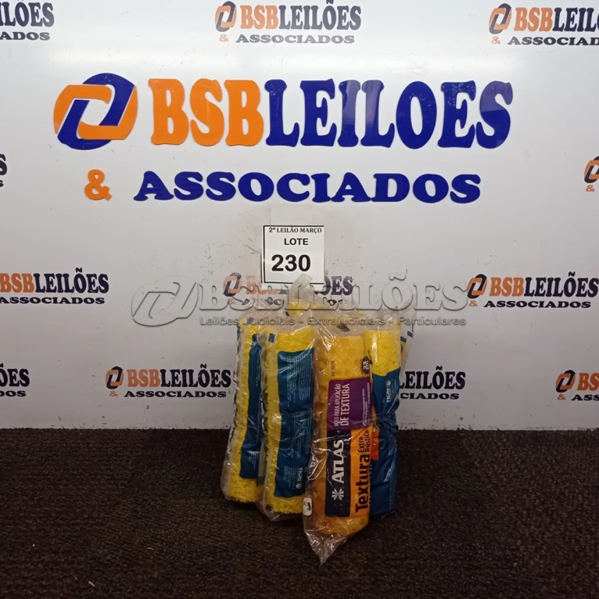 LOTE 230 - 10 ROLOS PARA APLICAÇÃO TEXTURA DIVERSAS MARCAS. (NOVO). (NO ESTADO) ATENÇÃO! FAZER A VISITAÇÃO ANTES DE ARREMATAR, NÃO SABEMOS SE FUNCIONA. LEILÃO NÃO TEM GARANTIA E NEM DEVOLUÇÃO, SUJEITO A POSSÍVEIS AVARIAS VISÍVEIS/OCULTAS E/OU AUSÊNCIA DE COMPONENTES.
