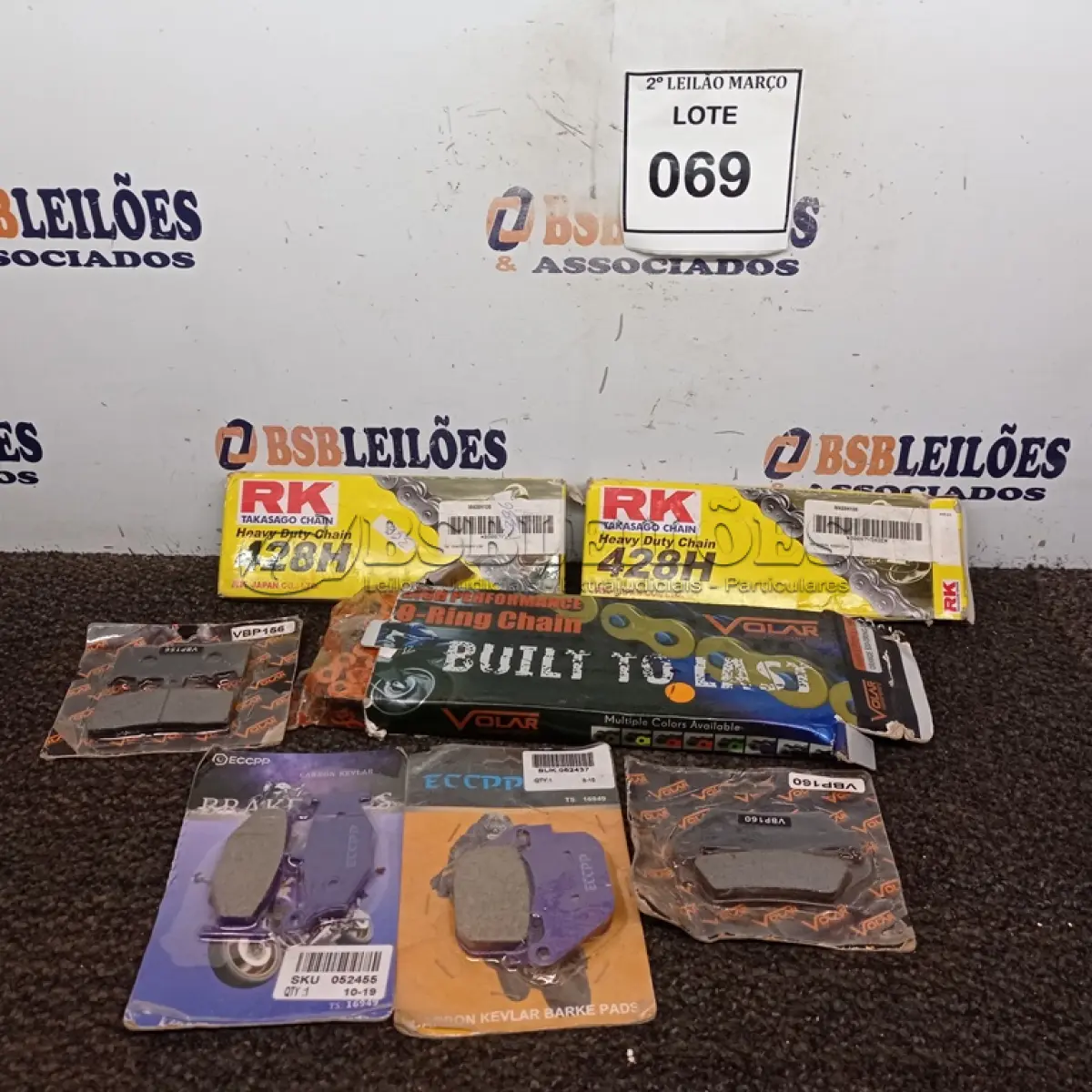 LOTE 069 - 01 LOTE COM JOGOS DE PASTILHA DE FREIO DIVERSAS E 02 CORRENTES DE MOTO YAMAHA FAZER 2008. (NO ESTADO) ATENÇÃO! FAZER A VISITAÇÃO ANTES DE ARREMATAR, NÃO SABEMOS SE FUNCIONA. LEILÃO NÃO TEM GARANTIA E NEM DEVOLUÇÃO, SUJEITO A POSSÍVEIS AVARIAS VISÍVEIS/OCULTAS E/OU AUSÊNCIA DE COMPONENTES.