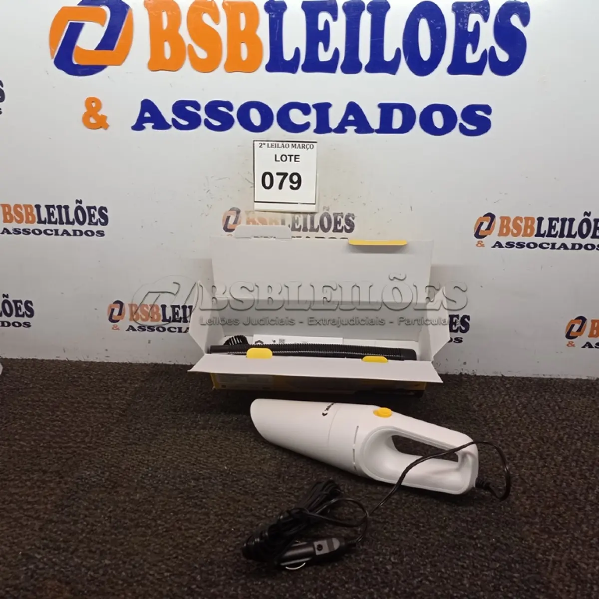 LOTE 079 - 01 ASPIRADOR DE PÓ PORTÁTIL BOMVINK. (NO ESTADO) ATENÇÃO! FAZER A VISITAÇÃO ANTES DE ARREMATAR, NÃO SABEMOS SE FUNCIONA. LEILÃO NÃO TEM GARANTIA E NEM DEVOLUÇÃO, SUJEITO A POSSÍVEIS AVARIAS VISÍVEIS/OCULTAS E/OU AUSÊNCIA DE COMPONENTES.
