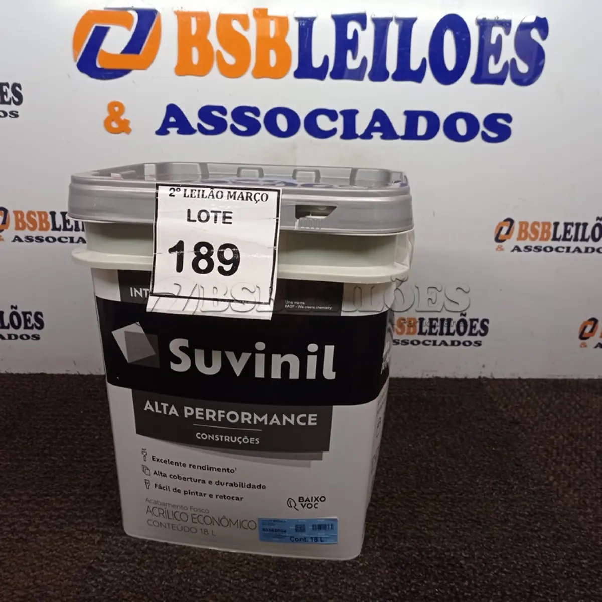 LOTE 189 - 01 BALDE DE TINTA SUVINIL INTERIORES ACRÍLICO FOSCO 18L NA COR FOSCO BRANCO. VENCIMENTO 10/2027 (NOVO) (NO ESTADO) ATENÇÃO! FAZER A VISITAÇÃO ANTES DE ARREMATAR, NÃO SABEMOS SE FUNCIONA. LEILÃO NÃO TEM GARANTIA E NEM DEVOLUÇÃO, SUJEITO A POSSÍVEIS AVARIAS VISÍVEIS/OCULTAS E/OU AUSÊNCIA DE COMPONENTES.