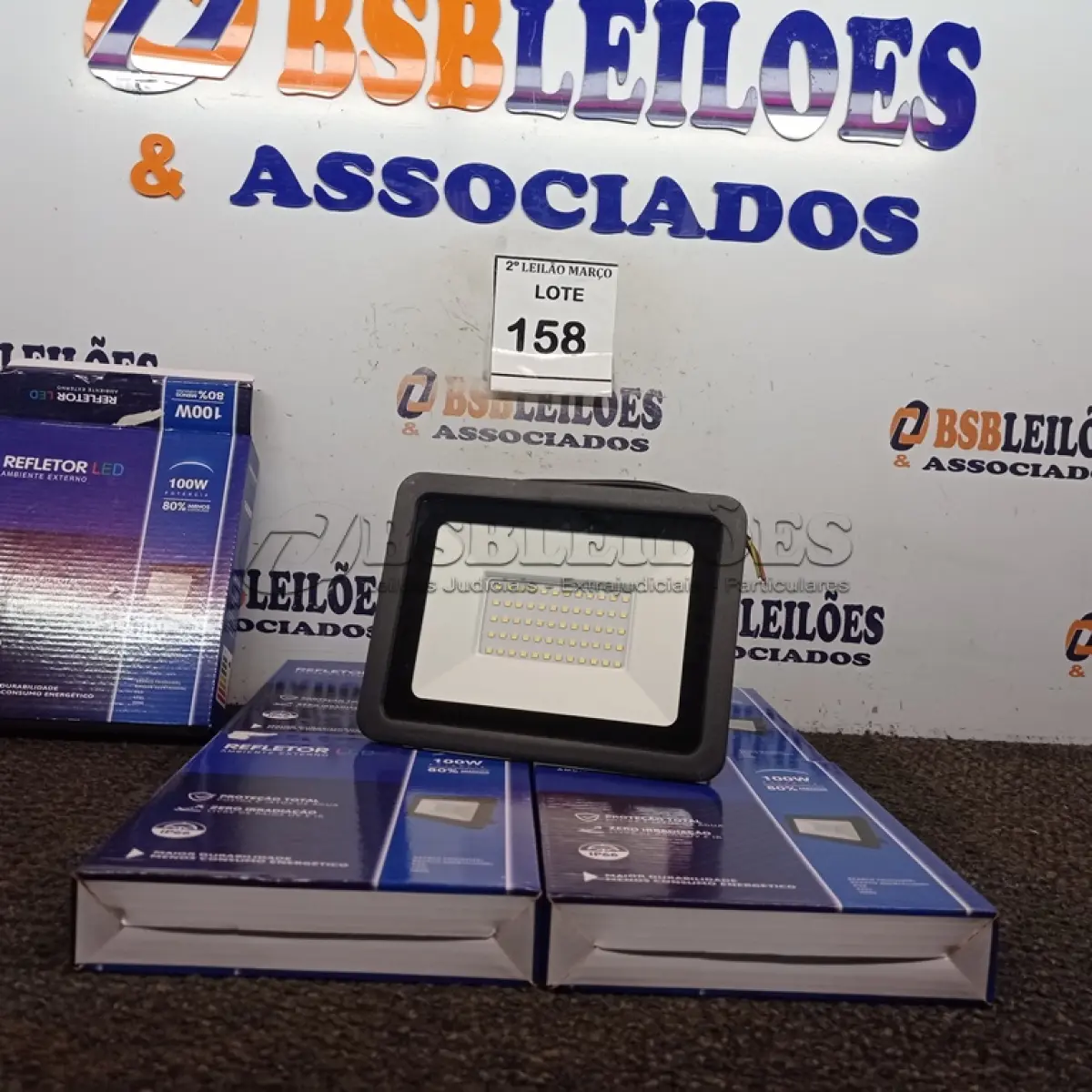 LOTE 158 - 05 REFLETORES DE LED AMBIENTE EXTERNO 100W CADA. (NOVO). (NO ESTADO) ATENÇÃO! FAZER A VISITAÇÃO ANTES DE ARREMATAR, NÃO SABEMOS SE FUNCIONA. LEILÃO NÃO TEM GARANTIA E NEM DEVOLUÇÃO, SUJEITO A POSSÍVEIS AVARIAS VISÍVEIS/OCULTAS E/OU AUSÊNCIA DE COMPONENTES.