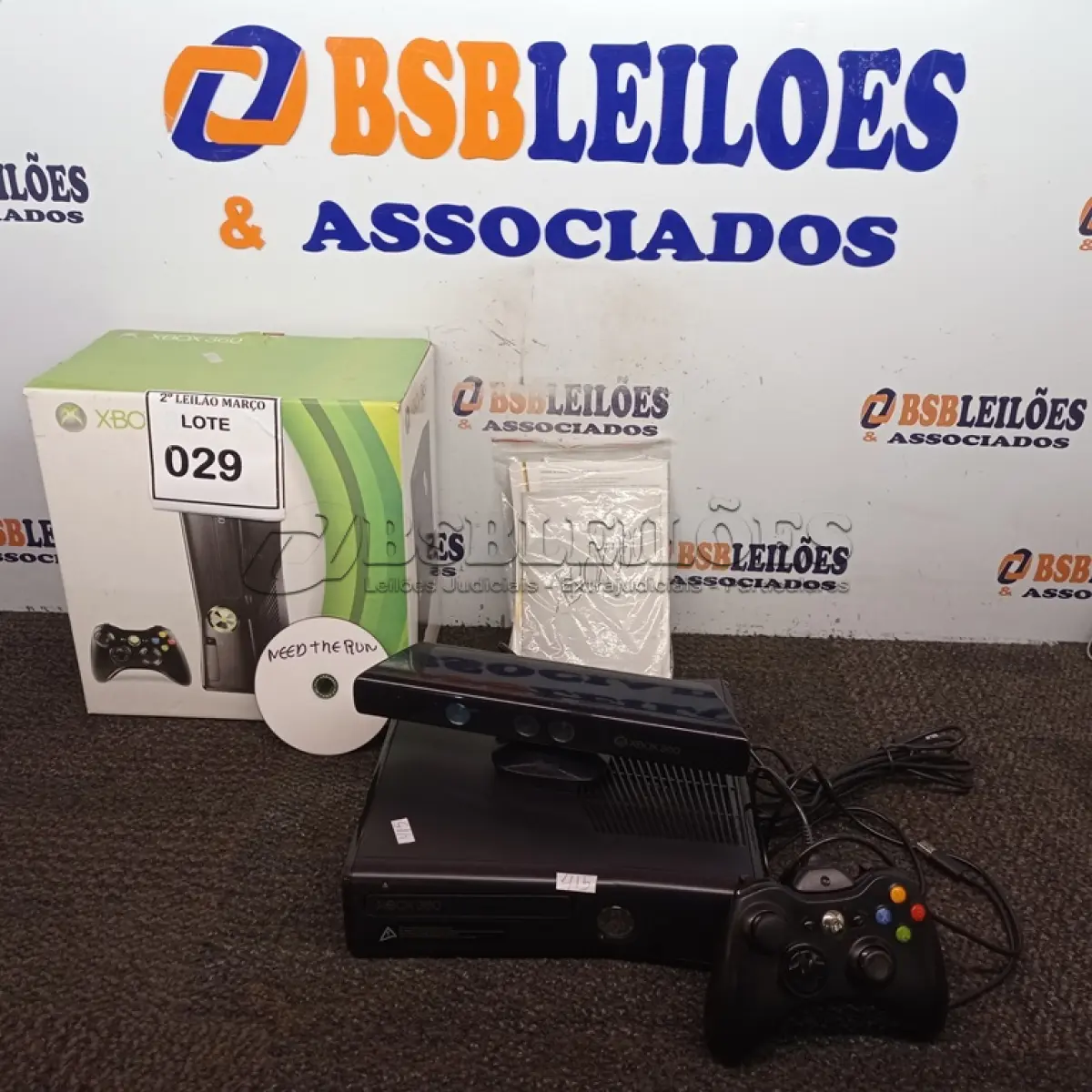 LOTE 029 - 01 CONSOLE DE XBOX 360 COM 01 CONTROLE E 01 KINECT.  (NO ESTADO) ATENÇÃO! FAZER A VISITAÇÃO ANTES DE ARREMATAR, NÃO SABEMOS SE FUNCIONA. LEILÃO NÃO TEM GARANTIA E NEM DEVOLUÇÃO, SUJEITO A POSSÍVEIS AVARIAS VISÍVEIS/OCULTAS E/OU AUSÊNCIA DE COMPONENTES.
