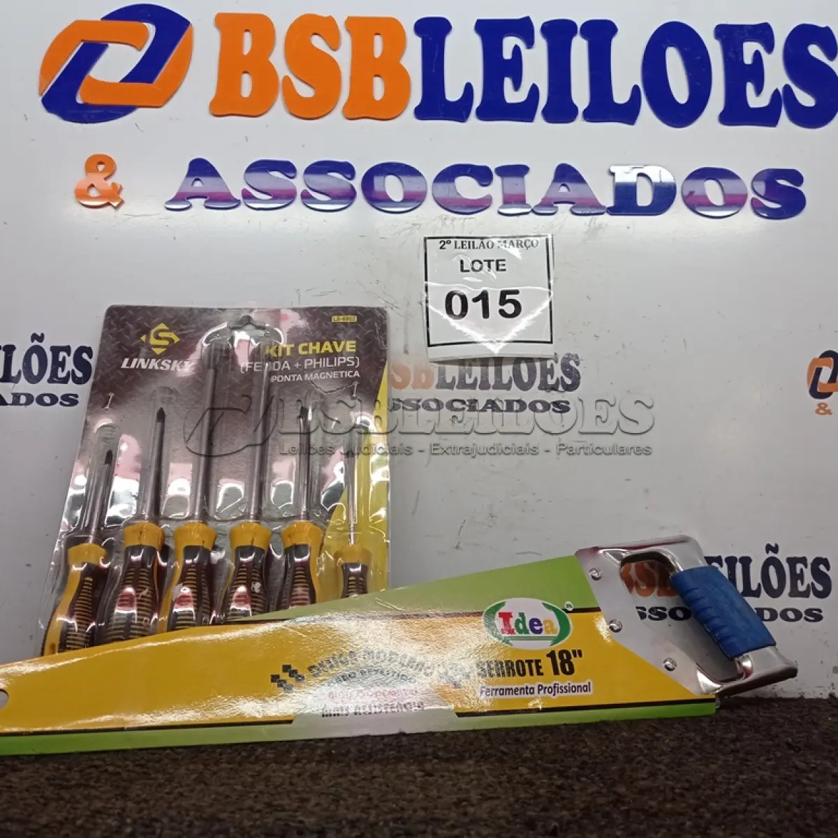 LOTE 015 - 01 SERROTE DE 18’’ E 01 KIT DE CHAVE DE FENDAS+PHILIPS. (NOVO) (NO ESTADO) ATENÇÃO! FAZER A VISITAÇÃO ANTES DE ARREMATAR, NÃO SABEMOS SE FUNCIONA. LEILÃO NÃO TEM GARANTIA E NEM DEVOLUÇÃO, SUJEITO A POSSÍVEIS AVARIAS VISÍVEIS/OCULTAS E/OU AUSÊNCIA DE COMPONENTES.