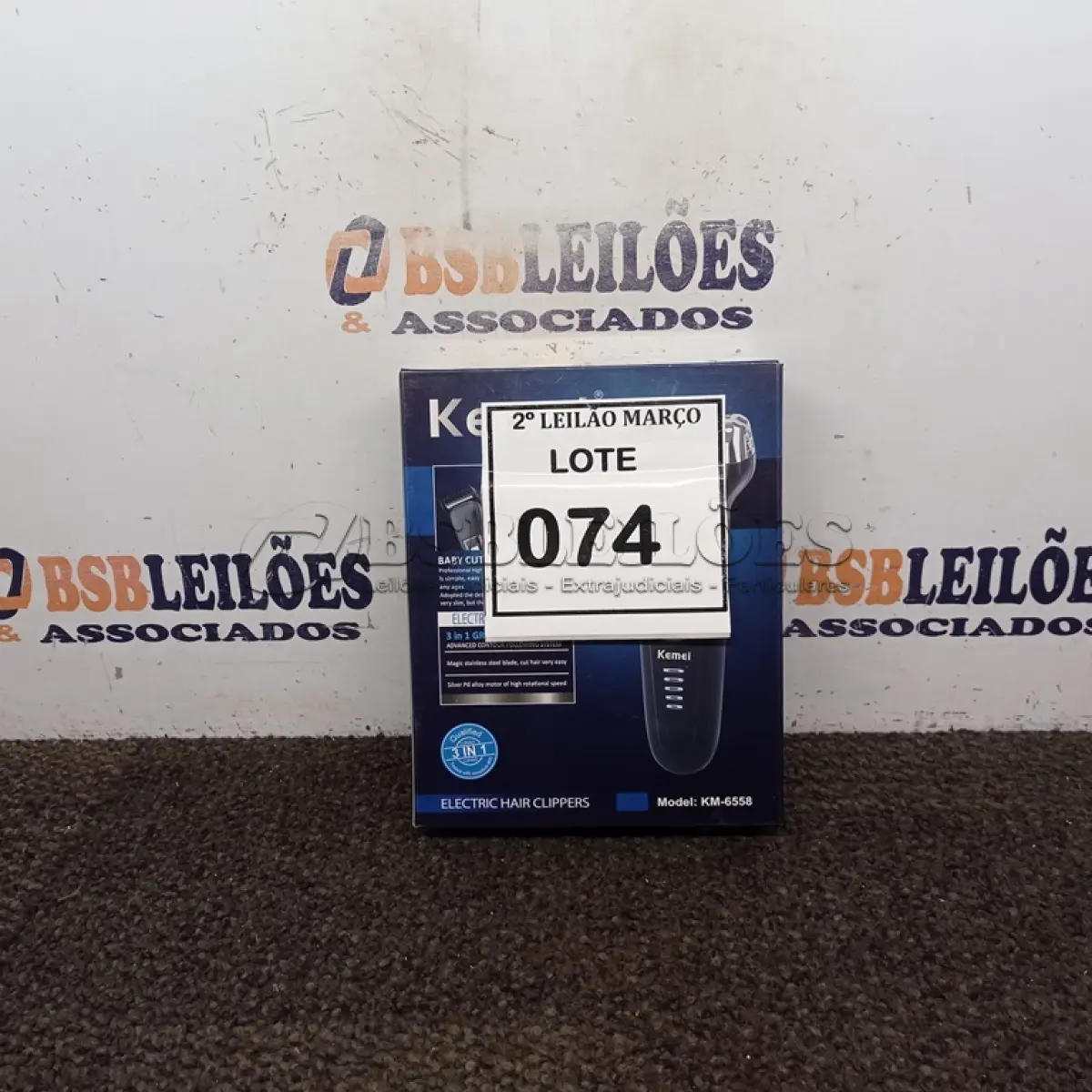LOTE 074 - 01 BARBEADOR ELÉTRICO KEMEI (NO ESTADO) ATENÇÃO! FAZER A VISITAÇÃO ANTES DE ARREMATAR, NÃO SABEMOS SE FUNCIONA. LEILÃO NÃO TEM GARANTIA E NEM DEVOLUÇÃO, SUJEITO A POSSÍVEIS AVARIAS VISÍVEIS/OCULTAS E/OU AUSÊNCIA DE COMPONENTES.