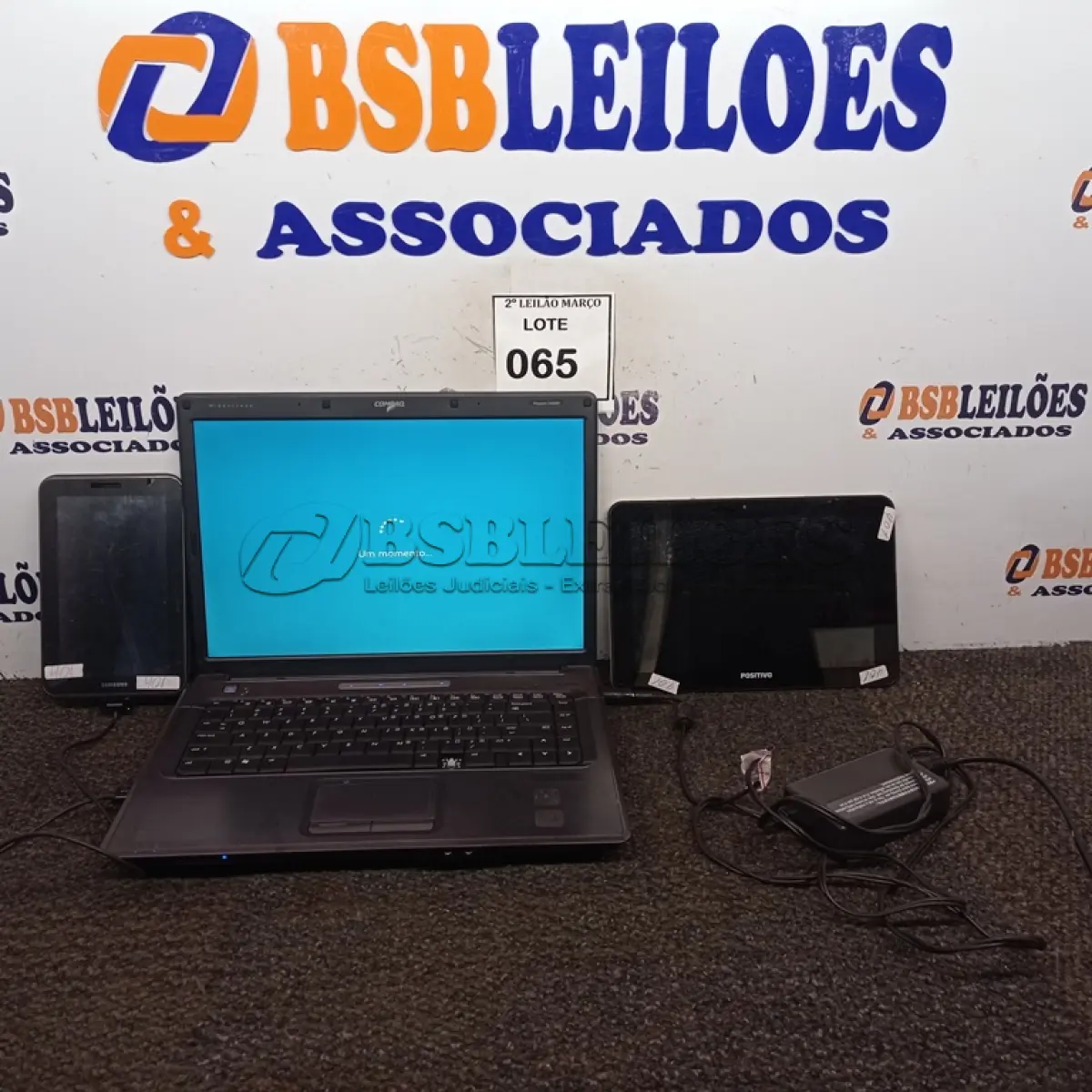 LOTE 065 - 01 NOTEBOOK COMPAQ COM CARREGADOR 4GB DE RAM 500GB DE HD, 01 TABLET POSITIVO E 01 TABLET SAMSUNG. (NO ESTADO) ATENÇÃO! FAZER A VISITAÇÃO ANTES DE ARREMATAR, NÃO SABEMOS SE FUNCIONA. LEILÃO NÃO TEM GARANTIA E NEM DEVOLUÇÃO, SUJEITO A POSSÍVEIS AVARIAS VISÍVEIS/OCULTAS E/OU AUSÊNCIA DE COMPONENTES.