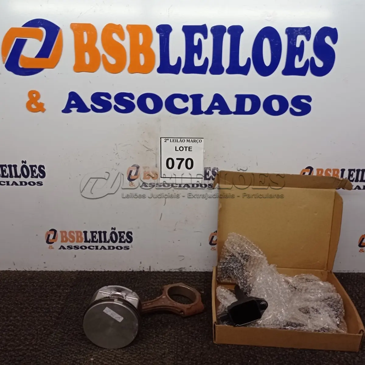 LOTE 070 - 01 JOGO DE BOBINA DE IGNIÇÃO JOURNEY GRAND CARAVAN 3,6 V6 2011 A A2016 E KIT DE PISTÃO E ANÉIS CHRYSLER 300C PESNTASTAR MOPAR. (NO ESTADO) ATENÇÃO! FAZER A VISITAÇÃO ANTES DE ARREMATAR, NÃO SABEMOS SE FUNCIONA. LEILÃO NÃO TEM GARANTIA E NEM DEVOLUÇÃO, SUJEITO A POSSÍVEIS AVARIAS VISÍVEIS/OCULTAS E/OU AUSÊNCIA DE COMPONENTES.
