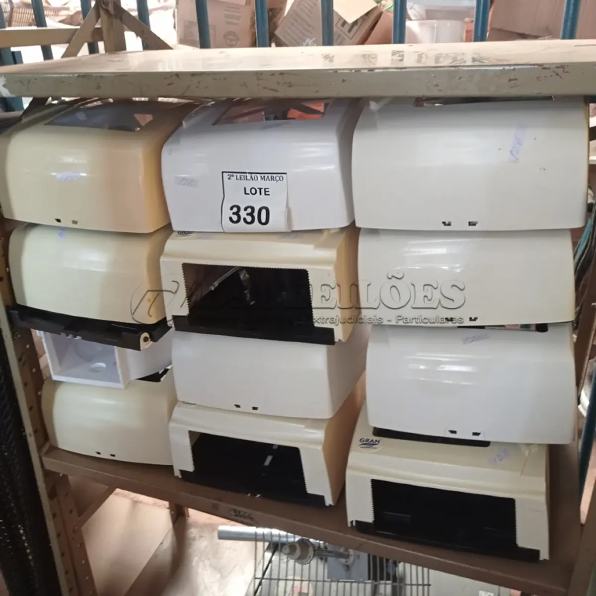 LOTE 330 - 01 LOTE COM DISPENSES DE PAPAL. (NO ESTADO) ATENÇÃO! FAZER A VISITAÇÃO ANTES DE ARREMATAR, NÃO SABEMOS SE FUNCIONA. LEILÃO NÃO TEM GARANTIA E NEM DEVOLUÇÃO, SUJEITO A POSSÍVEIS AVARIAS VISÍVEIS/OCULTAS E/OU AUSÊNCIA DE COMPONENTES.