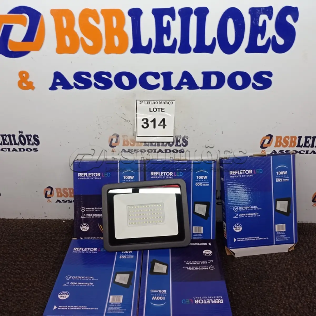 LOTE 314 - 05 REFLETORES LED PARA AMBIENTES EXTERNOS 100W. (NOVO) (NO ESTADO) ATENÇÃO! FAZER A VISITAÇÃO ANTES DE ARREMATAR, NÃO SABEMOS SE FUNCIONA. LEILÃO NÃO TEM GARANTIA E NEM DEVOLUÇÃO, SUJEITO A POSSÍVEIS AVARIAS VISÍVEIS/OCULTAS E/OU AUSÊNCIA DE COMPONENTES.