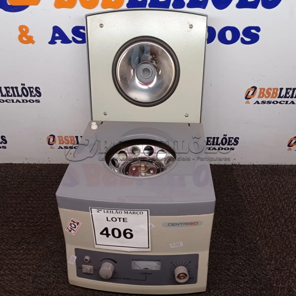 LOTE 406 - 01 CENTRIFUGA HOSPITALAR MARCA CENTRRIBIO 220V. (NO ESTADO) ATENÇÃO! FAZER A VISITAÇÃO ANTES DE ARREMATAR, NÃO SABEMOS SE FUNCIONA. LEILÃO NÃO TEM GARANTIA E NEM DEVOLUÇÃO, SUJEITO A POSSÍVEIS AVARIAS VISÍVEIS/OCULTAS E/OU AUSÊNCIA DE COMPONENTES.