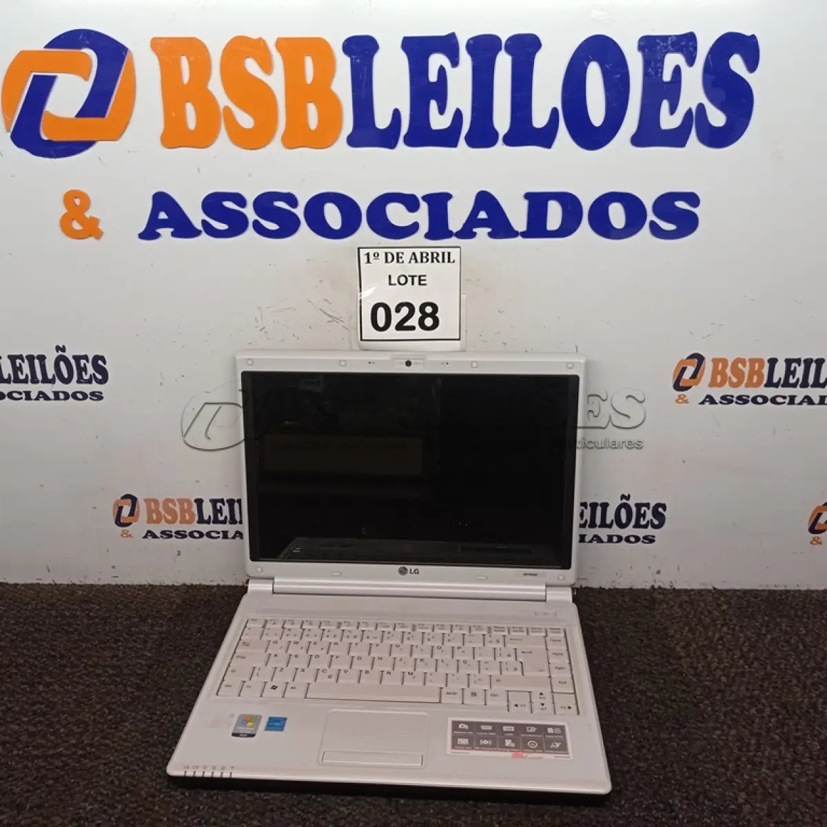 LOTE 028 - 01 NOTEBOOK LG. (NO ESTADO) ATENÇÃO! FAZER A VISITAÇÃO ANTES DE ARREMATAR, NÃO SABEMOS SE FUNCIONA. LEILÃO NÃO TEM GARANTIA E NEM DEVOLUÇÃO, SUJEITO A POSSÍVEIS AVARIAS VISÍVEIS/OCULTAS E/OU AUSÊNCIA DE COMPONENTES.