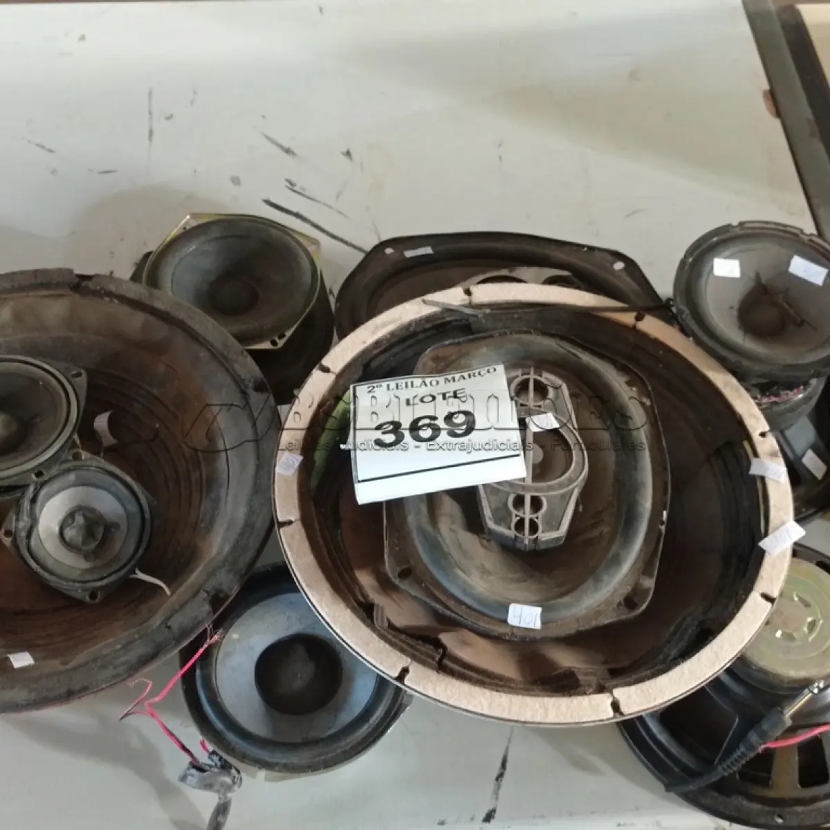 LOTE 369 - 01 LOTE C/DIVERSOS AUTO FALANTES MARCAS E MODELOS. (NO ESTADO) ATENÇÃO! FAZER A VISITAÇÃO ANTES DE ARREMATAR, NÃO SABEMOS SE FUNCIONA. LEILÃO NÃO TEM GARANTIA E NEM DEVOLUÇÃO, SUJEITO A POSSÍVEIS AVARIAS VISÍVEIS/OCULTAS E/OU AUSÊNCIA DE COMPONENTES.