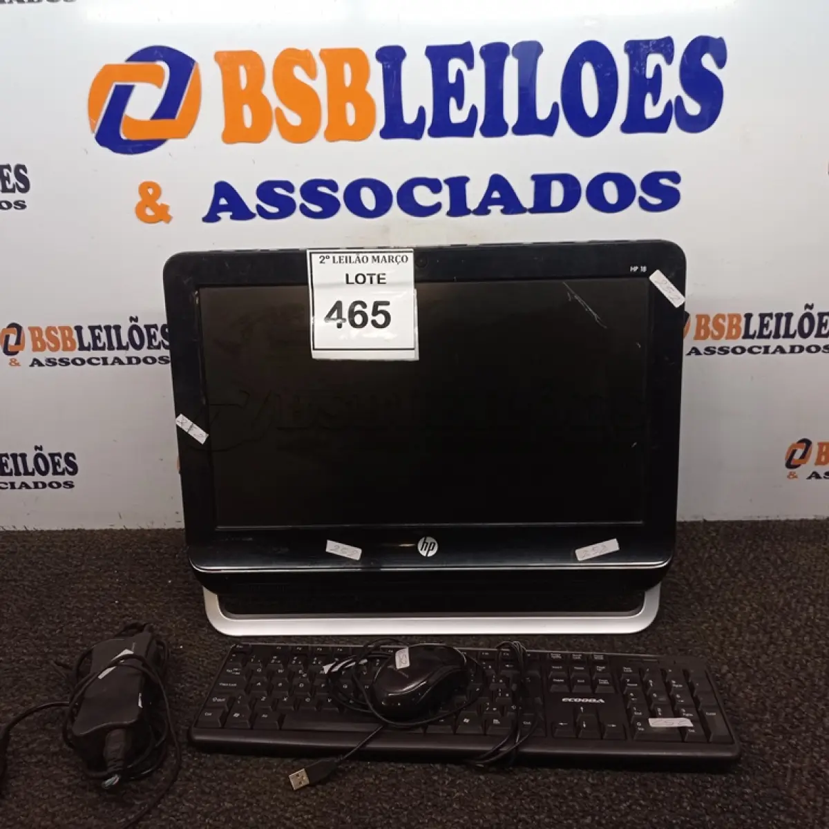 LOTE 465 - 01 ALL IN ONE HP PRETO C/TECLADO, MOUSE E FONTE. (NO ESTADO) ATENÇÃO! FAZER A VISITAÇÃO ANTES DE ARREMATAR, NÃO SABEMOS SE FUNCIONA. LEILÃO NÃO TEM GARANTIA E NEM DEVOLUÇÃO, SUJEITO A POSSÍVEIS AVARIAS VISÍVEIS/OCULTAS E/OU AUSÊNCIA DE COMPONENTES.