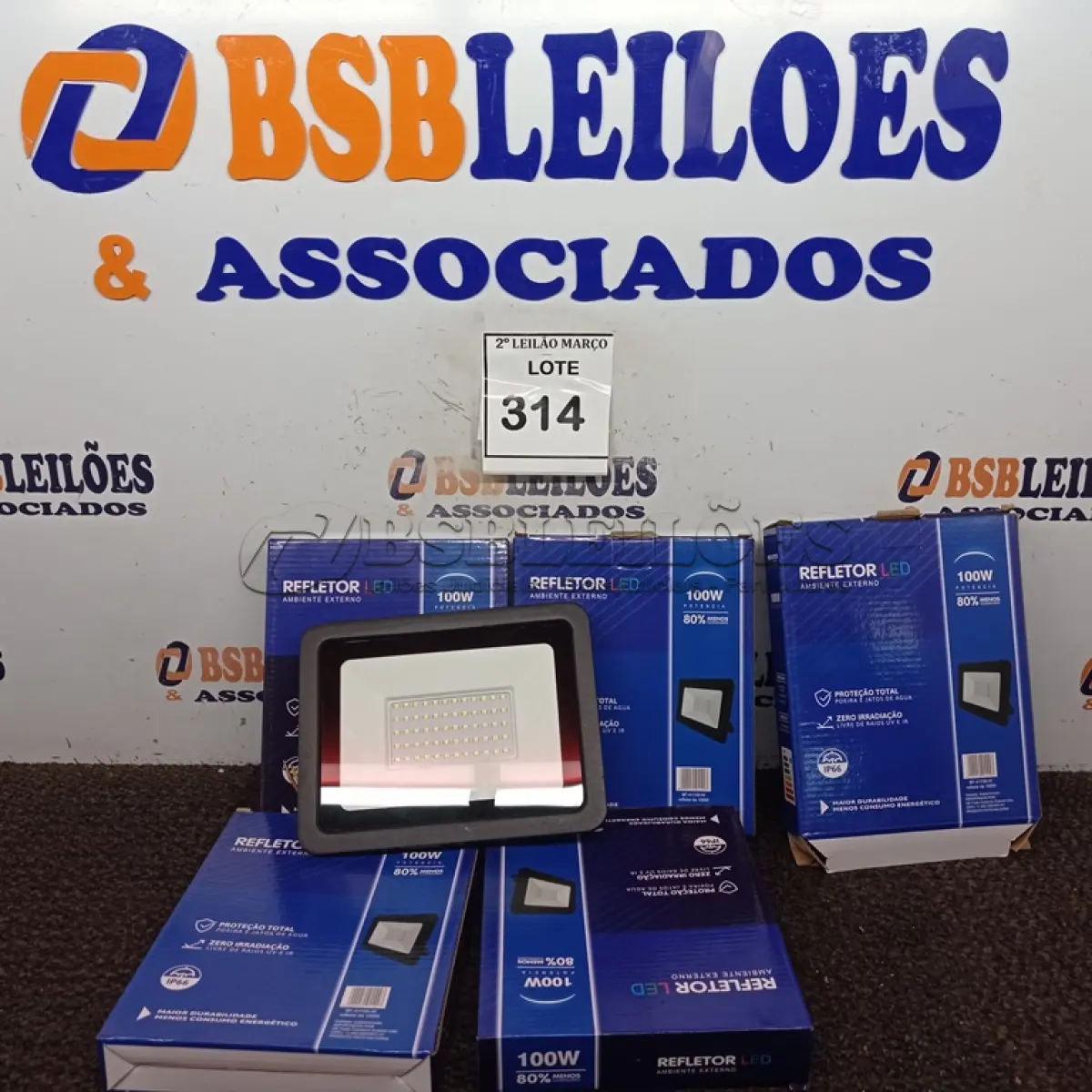 LOTE 314 - 05 REFLETORES LED PARA AMBIENTES EXTERNOS 100W. (NOVO) (NO ESTADO) ATENÇÃO! FAZER A VISITAÇÃO ANTES DE ARREMATAR, NÃO SABEMOS SE FUNCIONA. LEILÃO NÃO TEM GARANTIA E NEM DEVOLUÇÃO, SUJEITO A POSSÍVEIS AVARIAS VISÍVEIS/OCULTAS E/OU AUSÊNCIA DE COMPONENTES.
