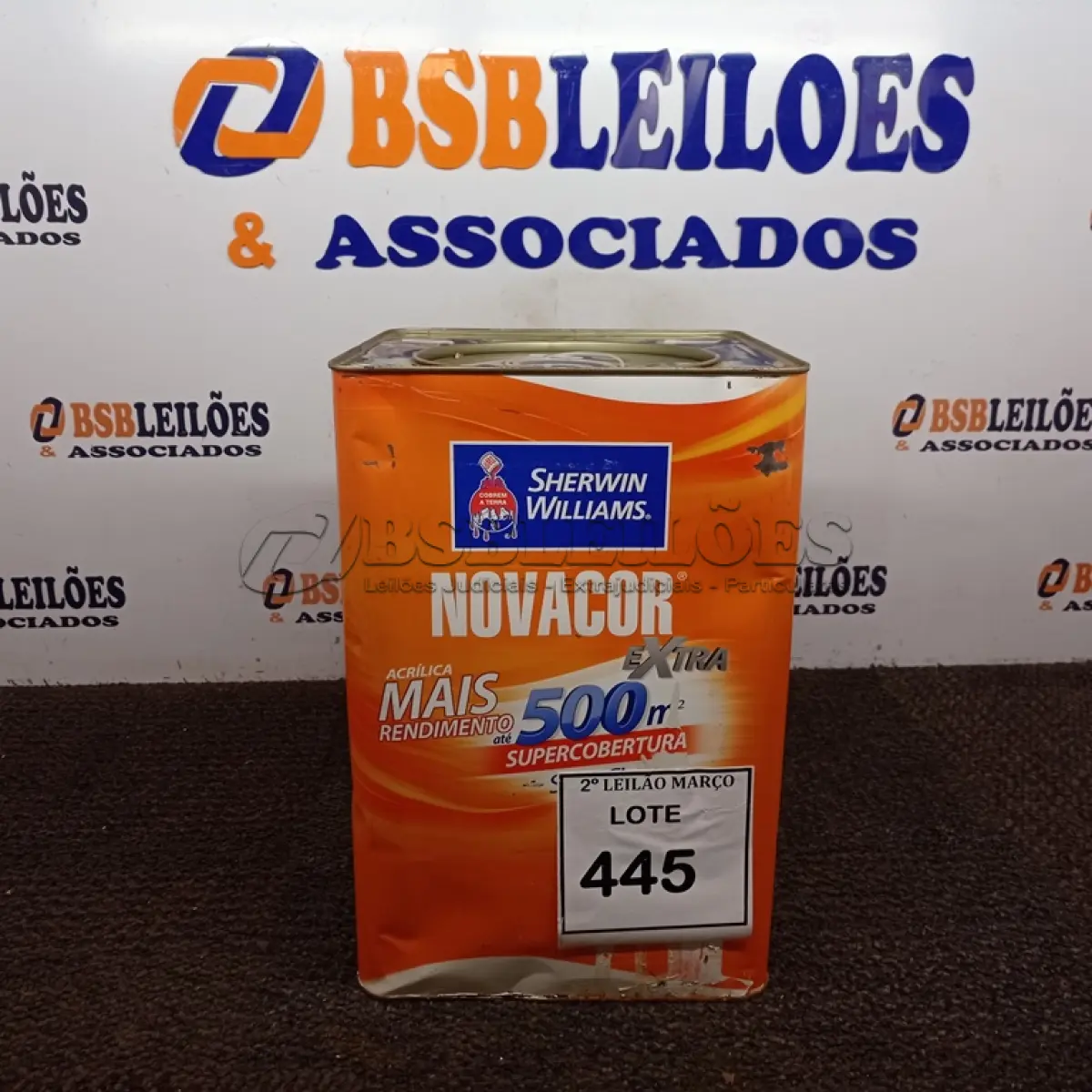 LOTE 445 - 01 LATA DE TINTA NOVACOR EXTRA. (NO ESTADO) ATENÇÃO! FAZER A VISITAÇÃO ANTES DE ARREMATAR, NÃO SABEMOS SE FUNCIONA. LEILÃO NÃO TEM GARANTIA E NEM DEVOLUÇÃO, SUJEITO A POSSÍVEIS AVARIAS VISÍVEIS/OCULTAS E/OU AUSÊNCIA DE COMPONENTES.
