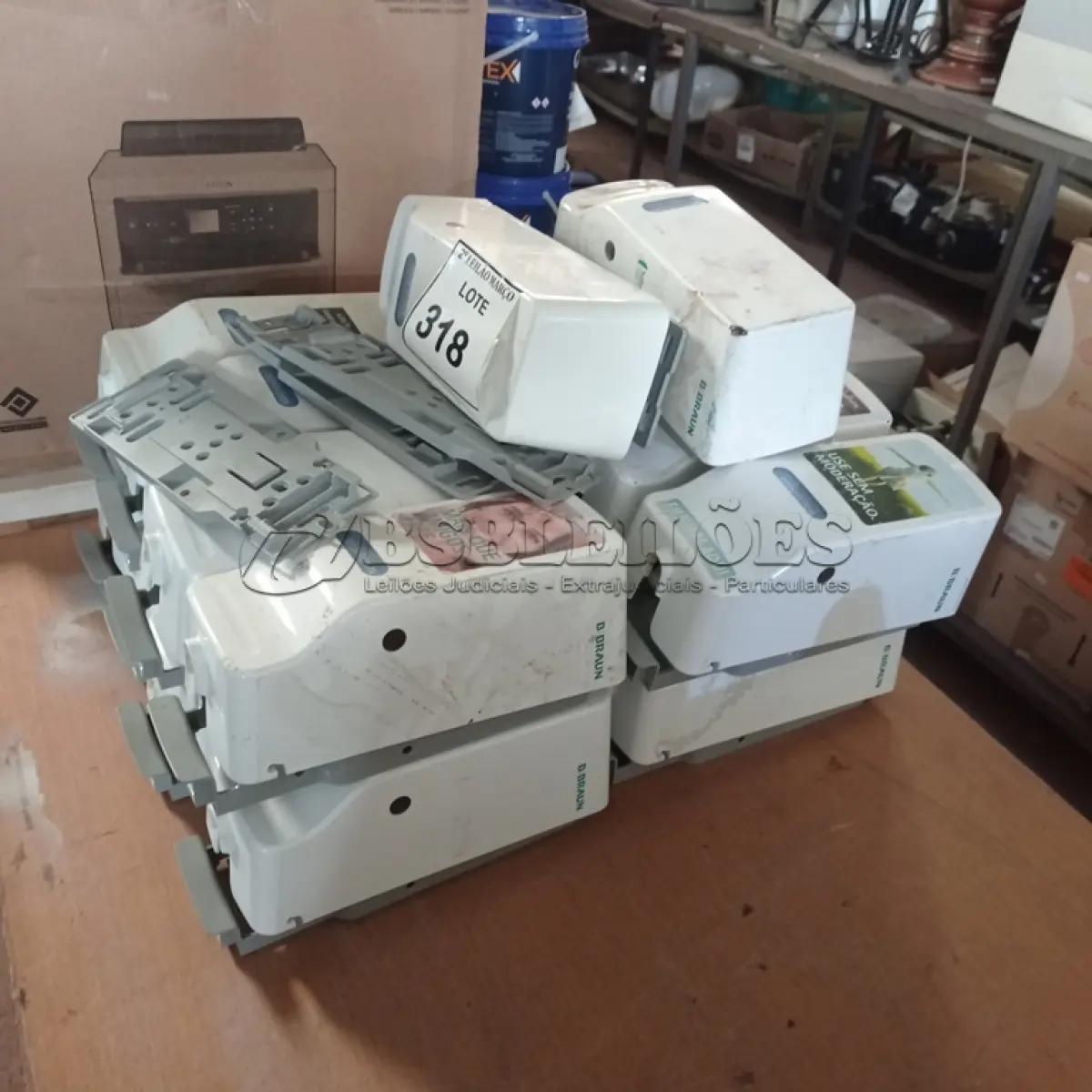 LOTE 318 - 01 LOTE COM DISPENSES PARA SABÃO.  (NO ESTADO) ATENÇÃO! FAZER A VISITAÇÃO ANTES DE ARREMATAR, NÃO SABEMOS SE FUNCIONA. LEILÃO NÃO TEM GARANTIA E NEM DEVOLUÇÃO, SUJEITO A POSSÍVEIS AVARIAS VISÍVEIS/OCULTAS E/OU AUSÊNCIA DE COMPONENTES.