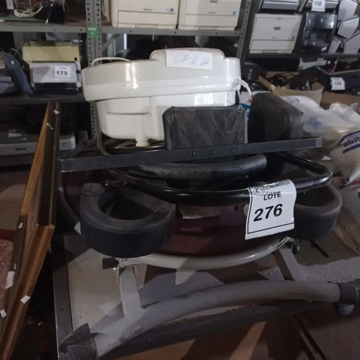 LOTE 276 - 01 HIDROMASSAGEADOR E 01 APARELHO DE GINÁSTICA P/MALHAR ABDÔMEN. (NO ESTADO) ATENÇÃO! FAZER A VISITAÇÃO ANTES DE ARREMATAR, NÃO SABEMOS SE FUNCIONA. LEILÃO NÃO TEM GARANTIA E NEM DEVOLUÇÃO, SUJEITO A POSSÍVEIS AVARIAS VISÍVEIS/OCULTAS E/OU AUSÊNCIA DE COMPONENTES.