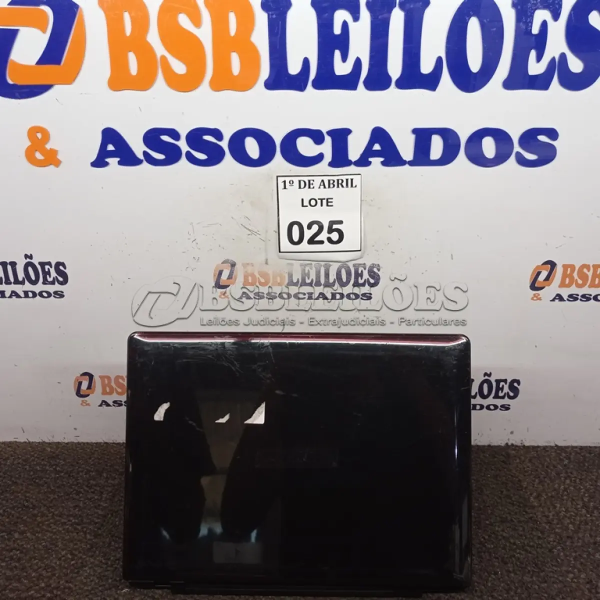 LOTE 025 - 01 NOTEBOOK POSITIVO. (NO ESTADO) ATENÇÃO! FAZER A VISITAÇÃO ANTES DE ARREMATAR, NÃO SABEMOS SE FUNCIONA. LEILÃO NÃO TEM GARANTIA E NEM DEVOLUÇÃO, SUJEITO A POSSÍVEIS AVARIAS VISÍVEIS/OCULTAS E/OU AUSÊNCIA DE COMPONENTES.