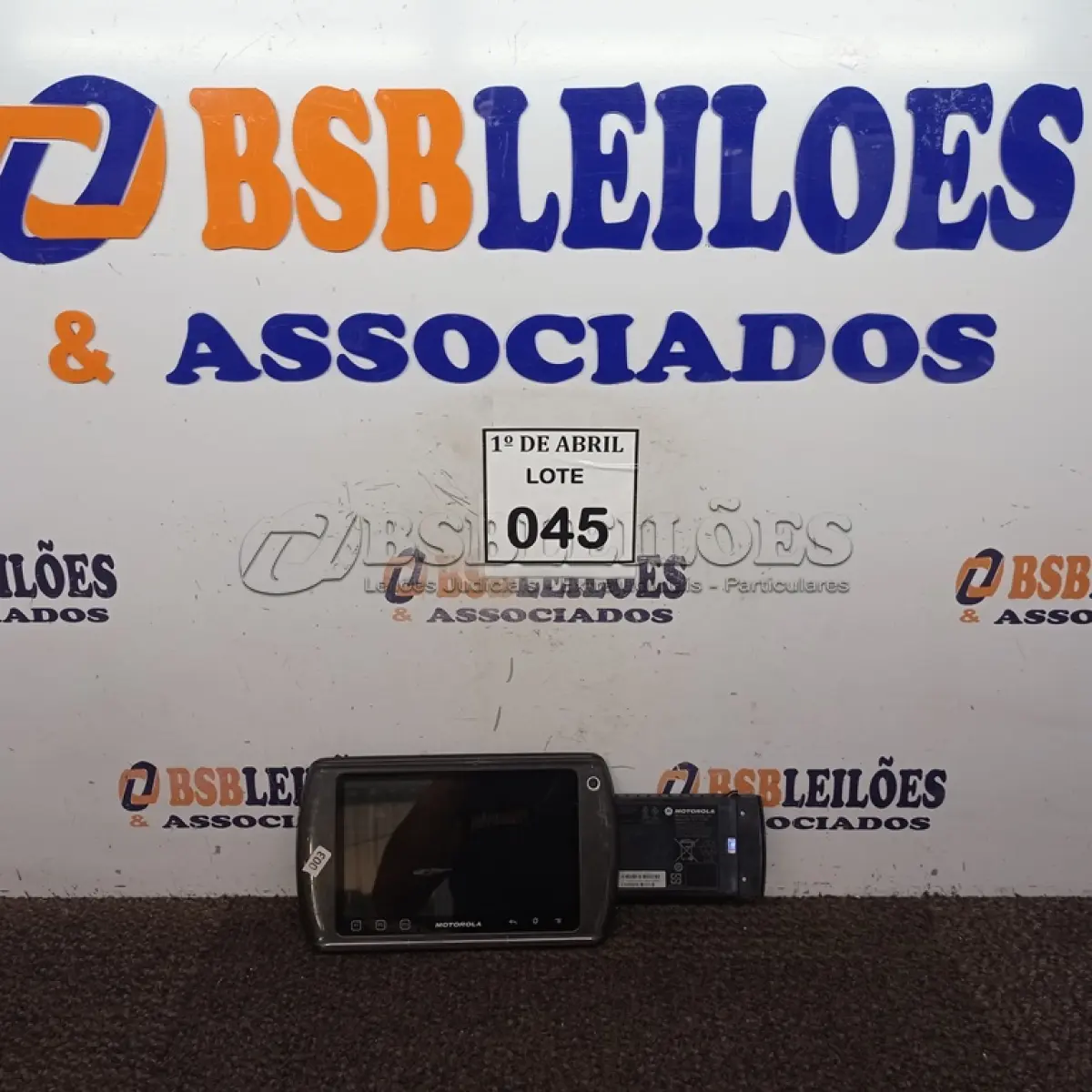 LOTE 045 - 01 TABLET MARCA MOTOROLA MODELO ET1 S/CARREGADOR. (NO ESTADO) ATENÇÃO! FAZER A VISITAÇÃO ANTES DE ARREMATAR, NÃO SABEMOS SE FUNCIONA. LEILÃO NÃO TEM GARANTIA E NEM DEVOLUÇÃO, SUJEITO A POSSÍVEIS AVARIAS VISÍVEIS/OCULTAS E/OU AUSÊNCIA DE COMPONENTES.