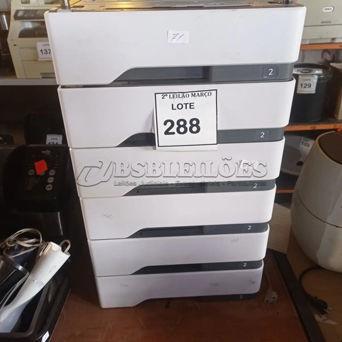 LOTE 288 - 06 GAVETAS PARA IMPRESSORA. (NO ESTADO) ATENÇÃO! FAZER A VISITAÇÃO ANTES DE ARREMATAR, NÃO SABEMOS SE FUNCIONA. LEILÃO NÃO TEM GARANTIA E NEM DEVOLUÇÃO, SUJEITO A POSSÍVEIS AVARIAS VISÍVEIS/OCULTAS E/OU AUSÊNCIA DE COMPONENTES.