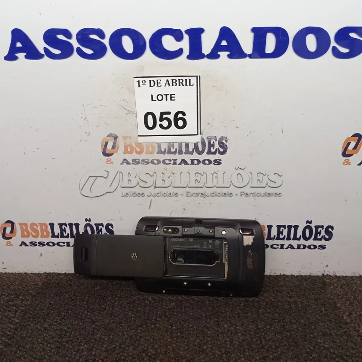 LOTE 056 - 01 TABLET MARCA MOTOROLA MODELO ET1 S/CARREGADOR. (NO ESTADO) ATENÇÃO! FAZER A VISITAÇÃO ANTES DE ARREMATAR, NÃO SABEMOS SE FUNCIONA. LEILÃO NÃO TEM GARANTIA E NEM DEVOLUÇÃO, SUJEITO A POSSÍVEIS AVARIAS VISÍVEIS/OCULTAS E/OU AUSÊNCIA DE COMPONENTES.